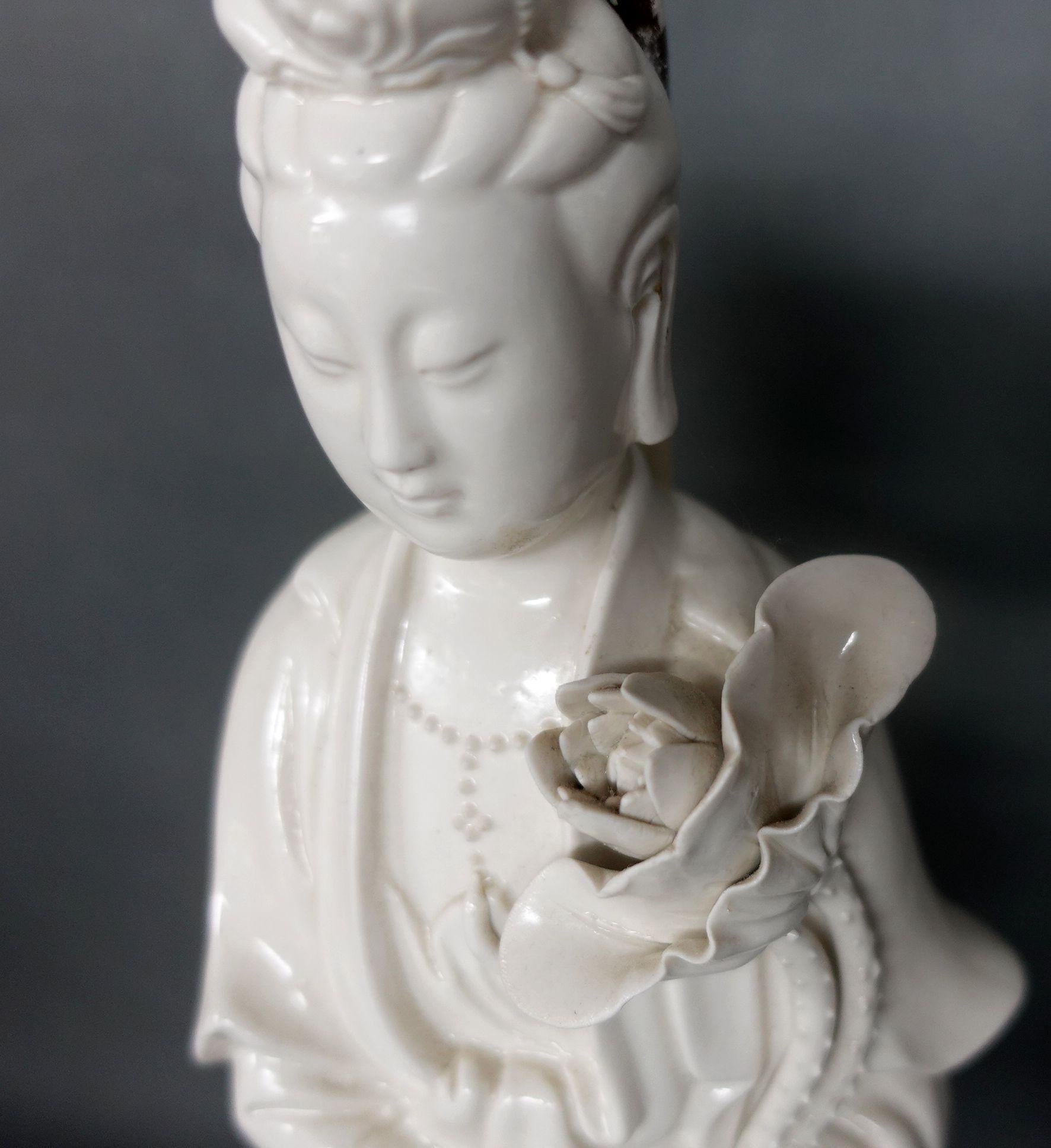 Figure de Quanyin en Blanc de Chine montée comme une lampe en vente 1