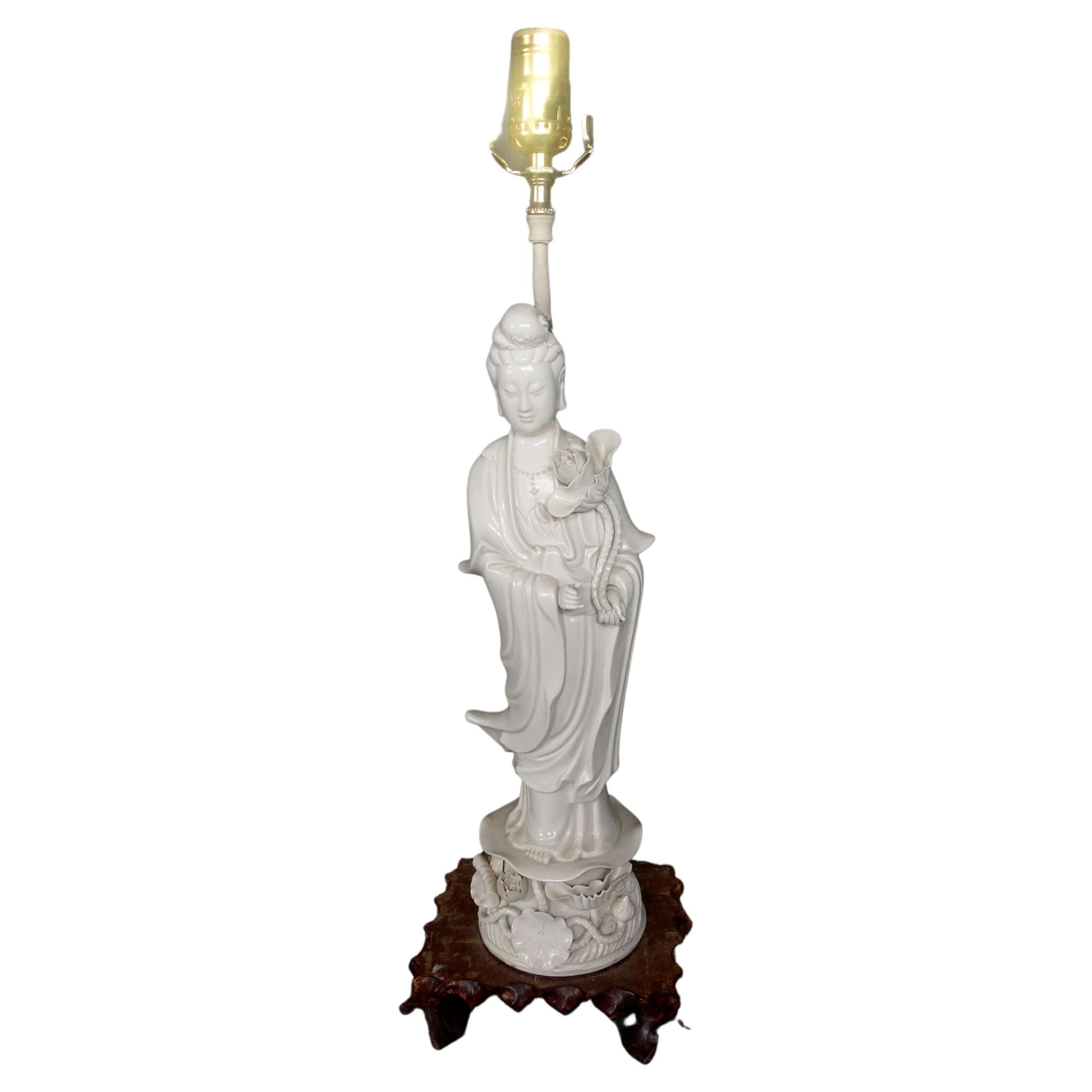 Chinesische Blanc-de-Chinesische Figur von Quanyin als Lampe montiert im Angebot