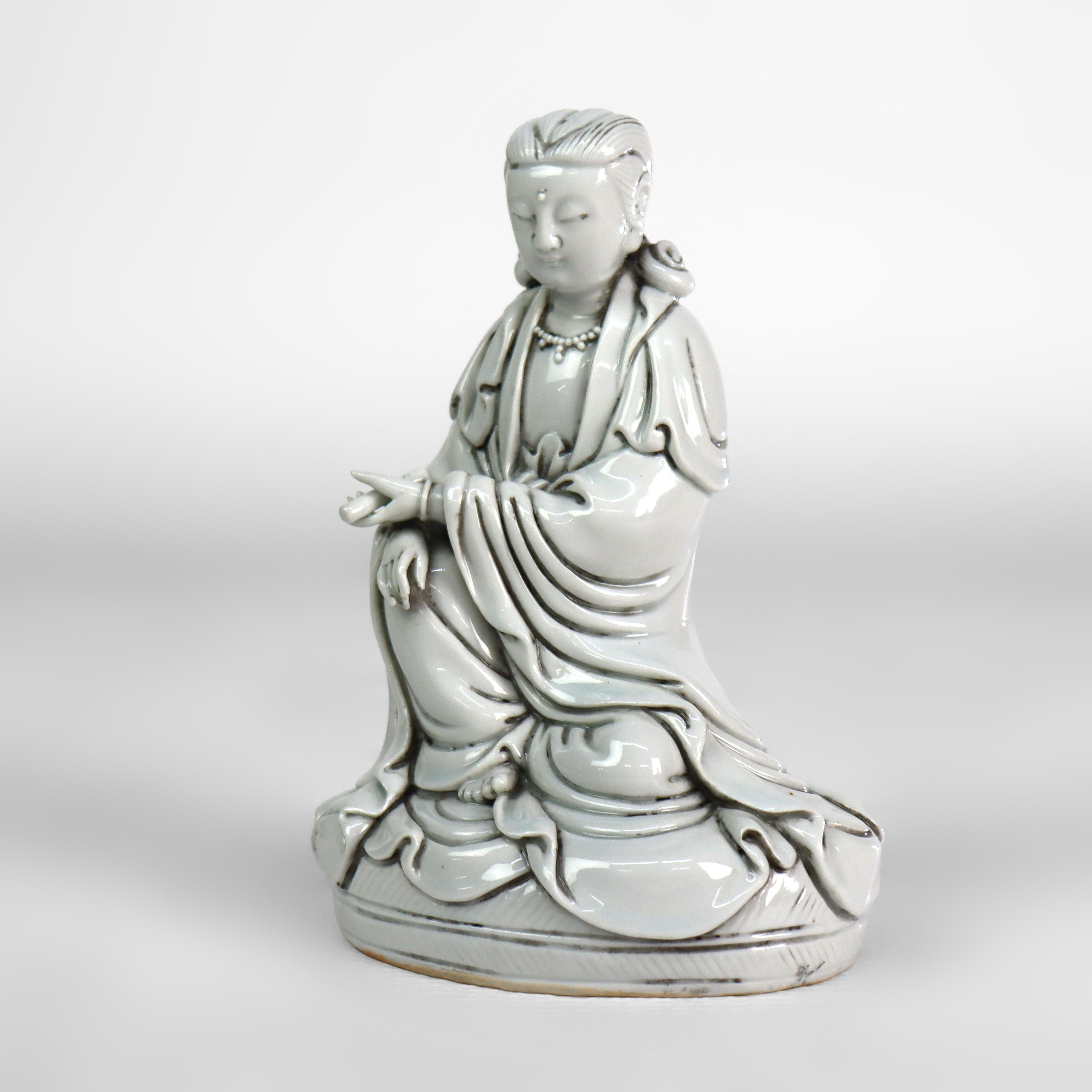 Chinese Blanc De Chine Figurine Of Guanyin, Goddess Of Mercy & Compassion 20thC im Angebot 3