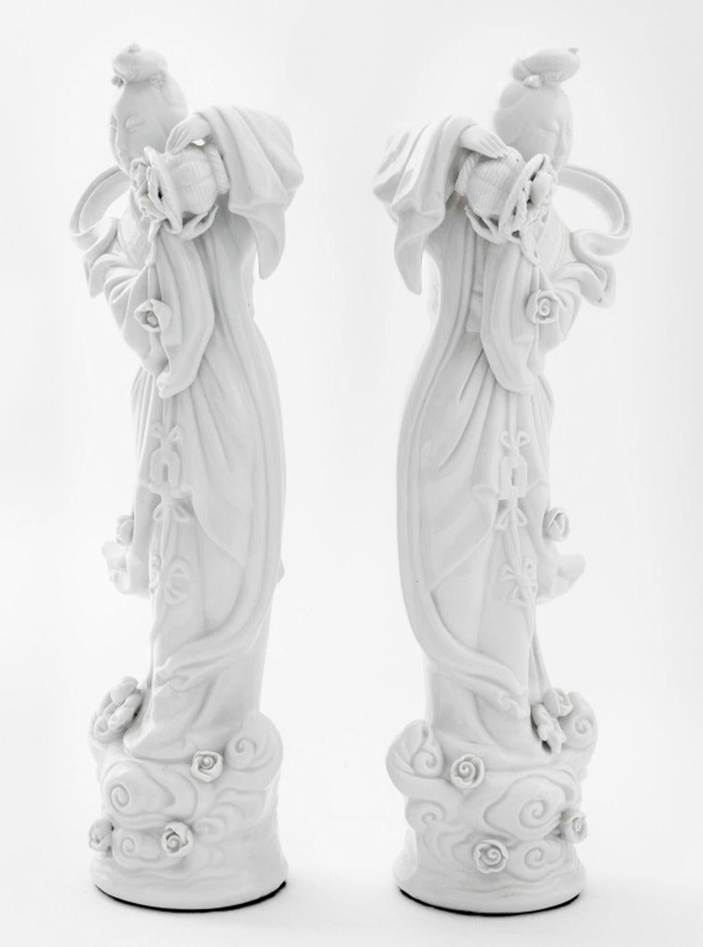 Chinois Paire de vierges en porcelaine Blanc de Chine en vente