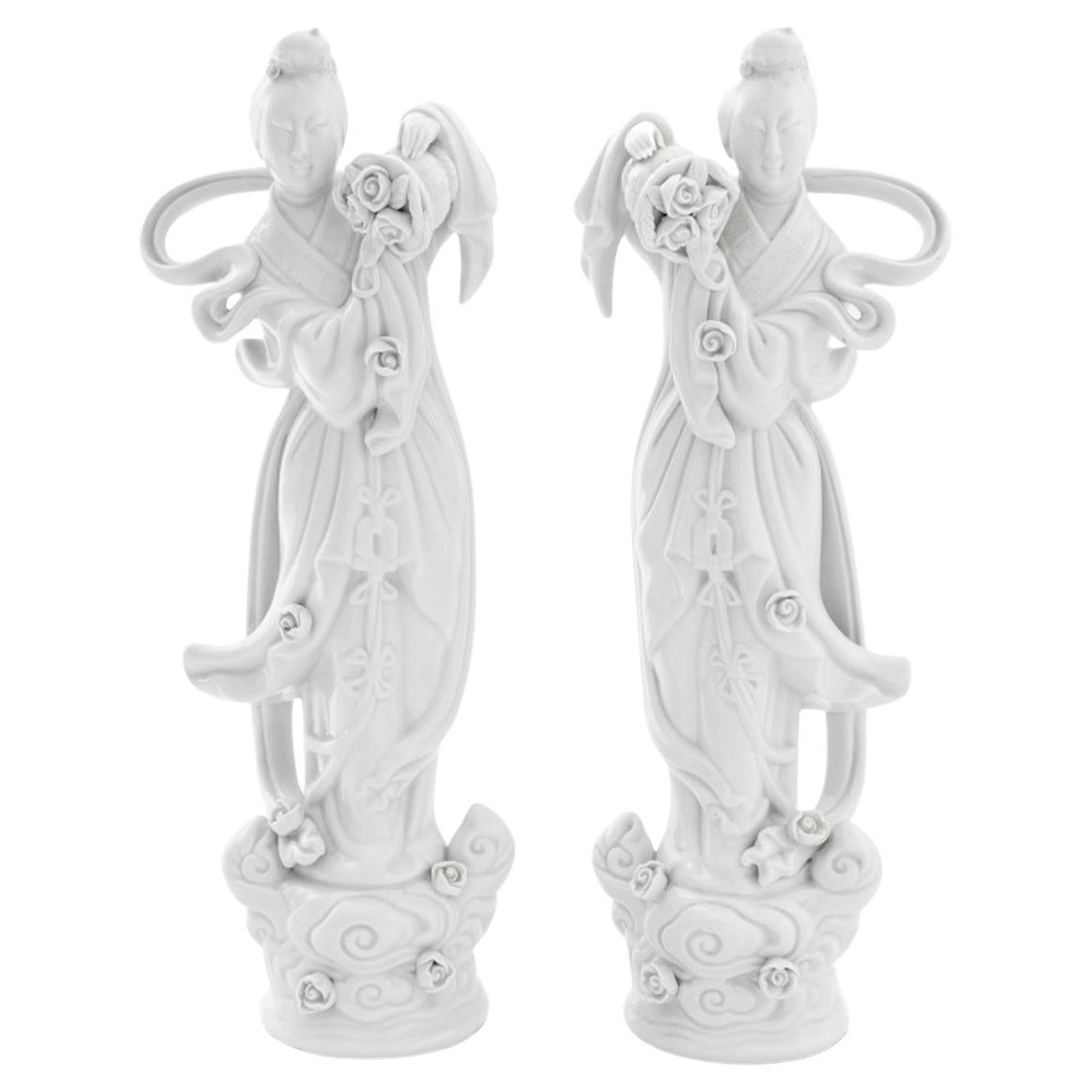 Paire de vierges en porcelaine Blanc de Chine en vente