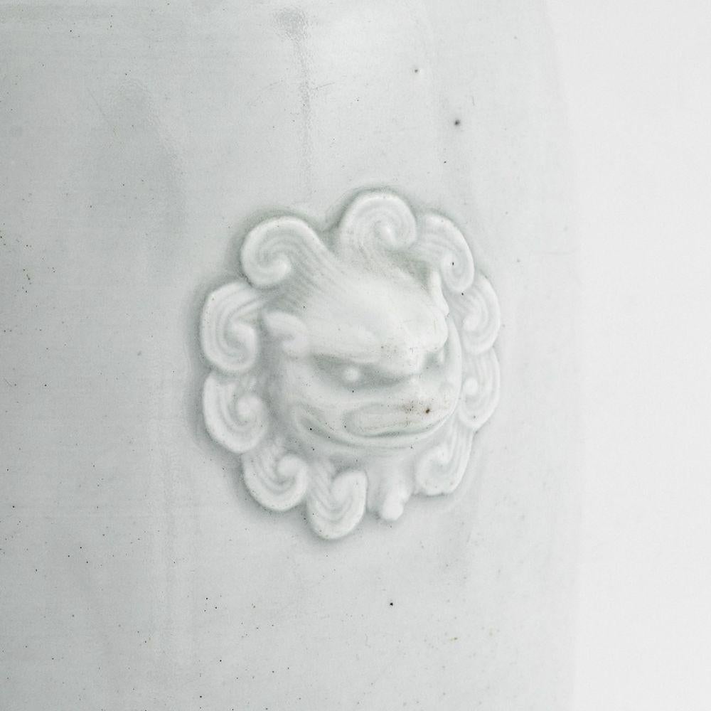 Chinese Blanc de Chine Porcelain Sleeve Vase (Chinesisch) im Angebot