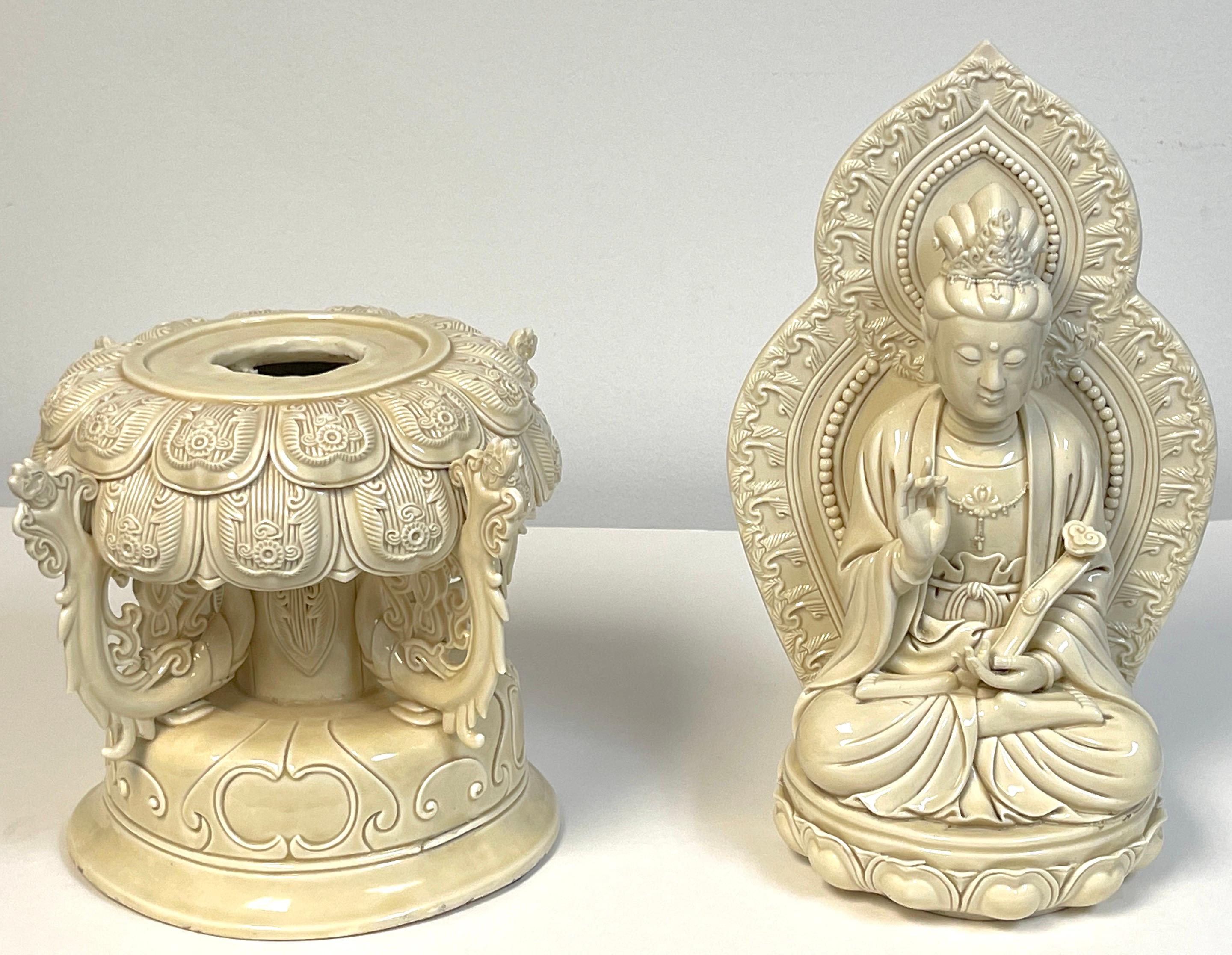 Pièce d'autel chinois Guanyin assis en Blanc-de-Chine, 19e/20e siècle en vente 7