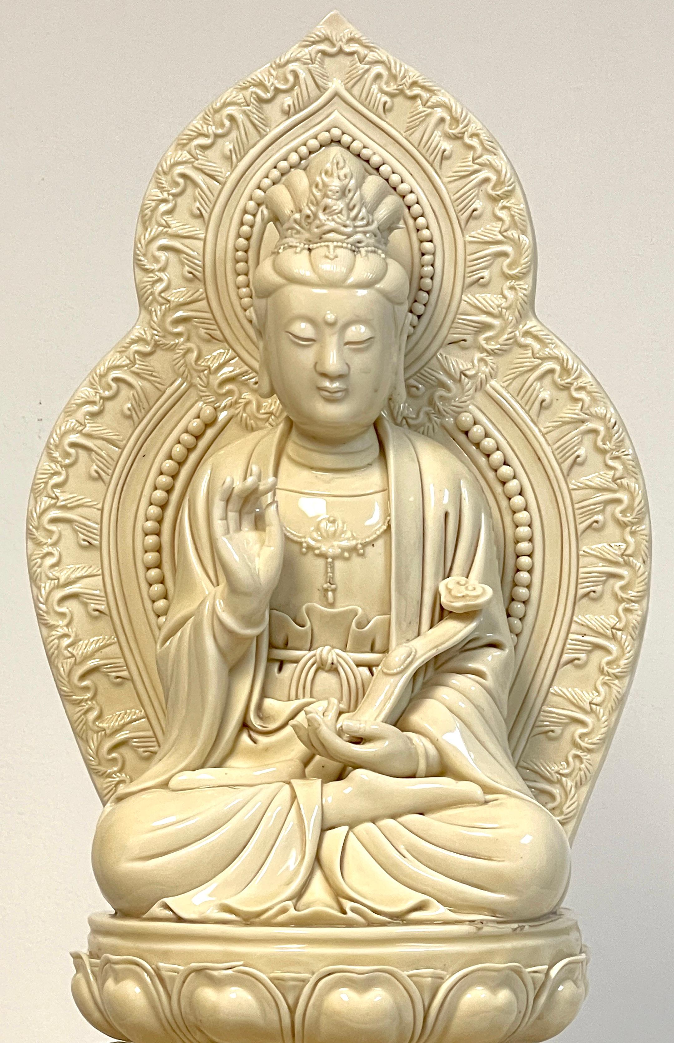 Chinese Blanc-de-Chine Seated Guanyin Altar Piece, 19th/20th Century For Sale 14