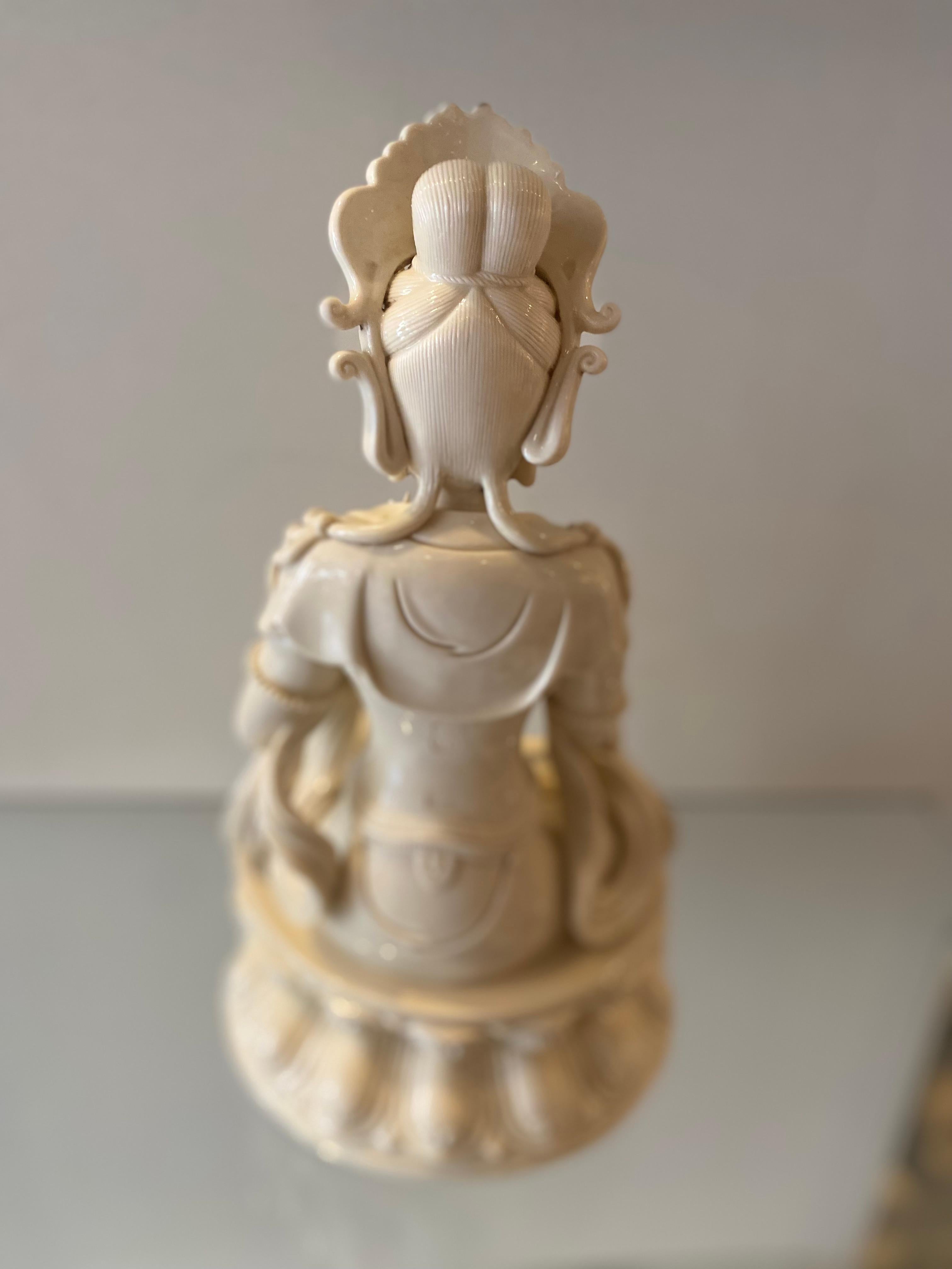 Hand-Crafted Chinese Blanc de Chine Statue Guan Yin For Sale