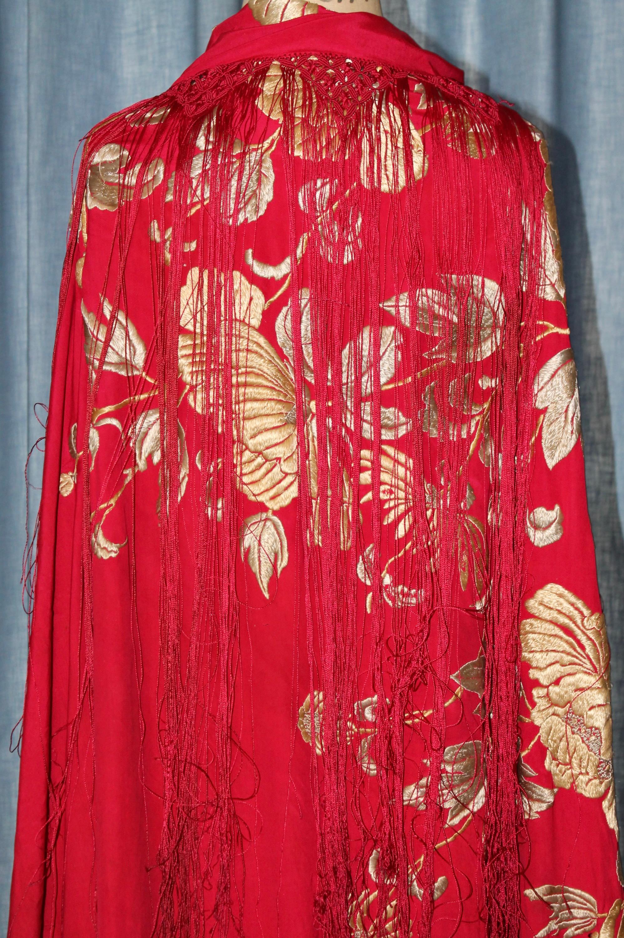 Chinese Blazing Red Shawl with Fringe In Good Condition In Sharon, CT