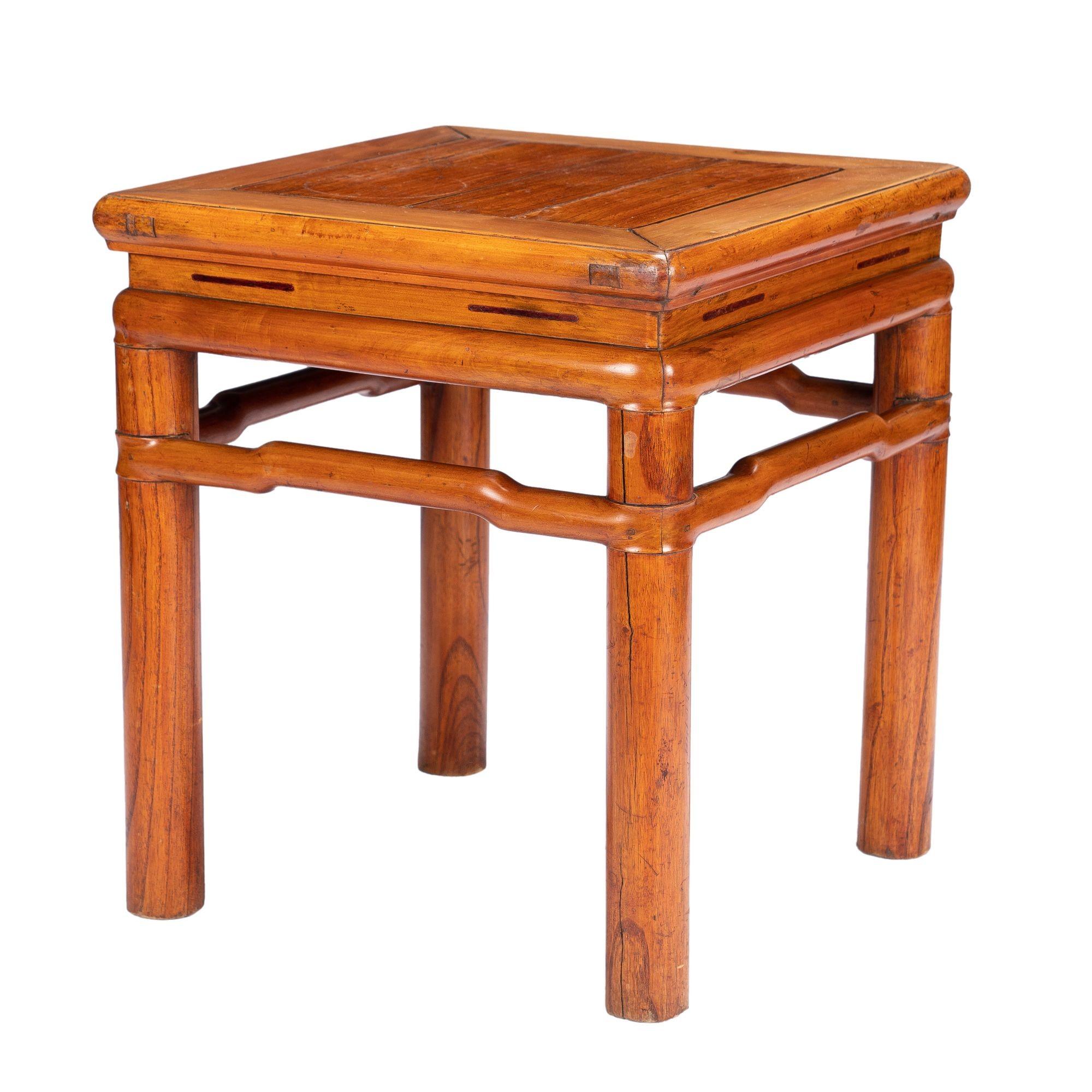 Chinese blond hardwood stool in the Ming taste, 1800-25 In Good Condition For Sale In Kenilworth, IL