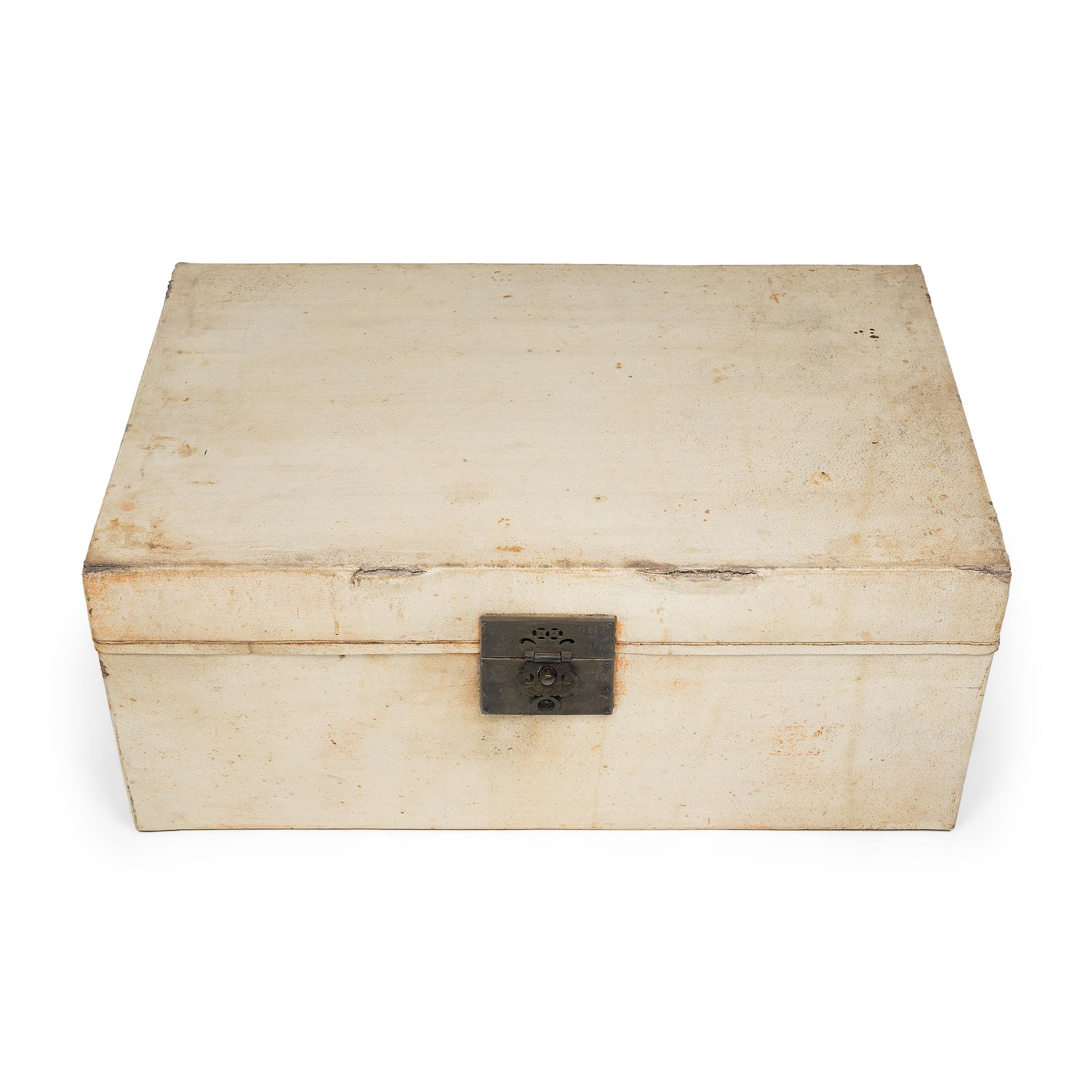 Chinese Blonde Hide Storage Trunk, c. 1800 For Sale 1