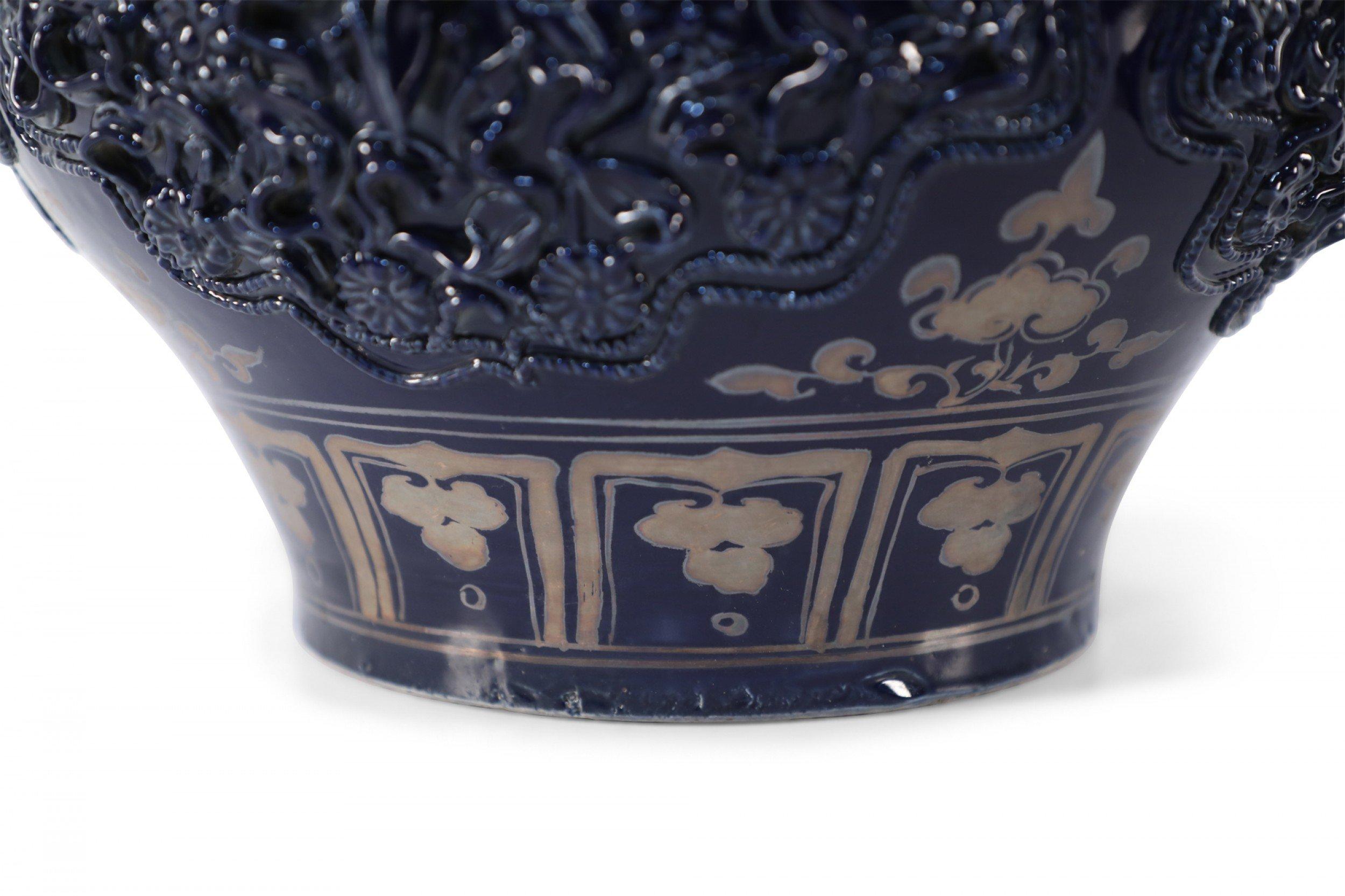 Chinese Blue and Gold Painted Lidded Porcelain Pot For Sale 4