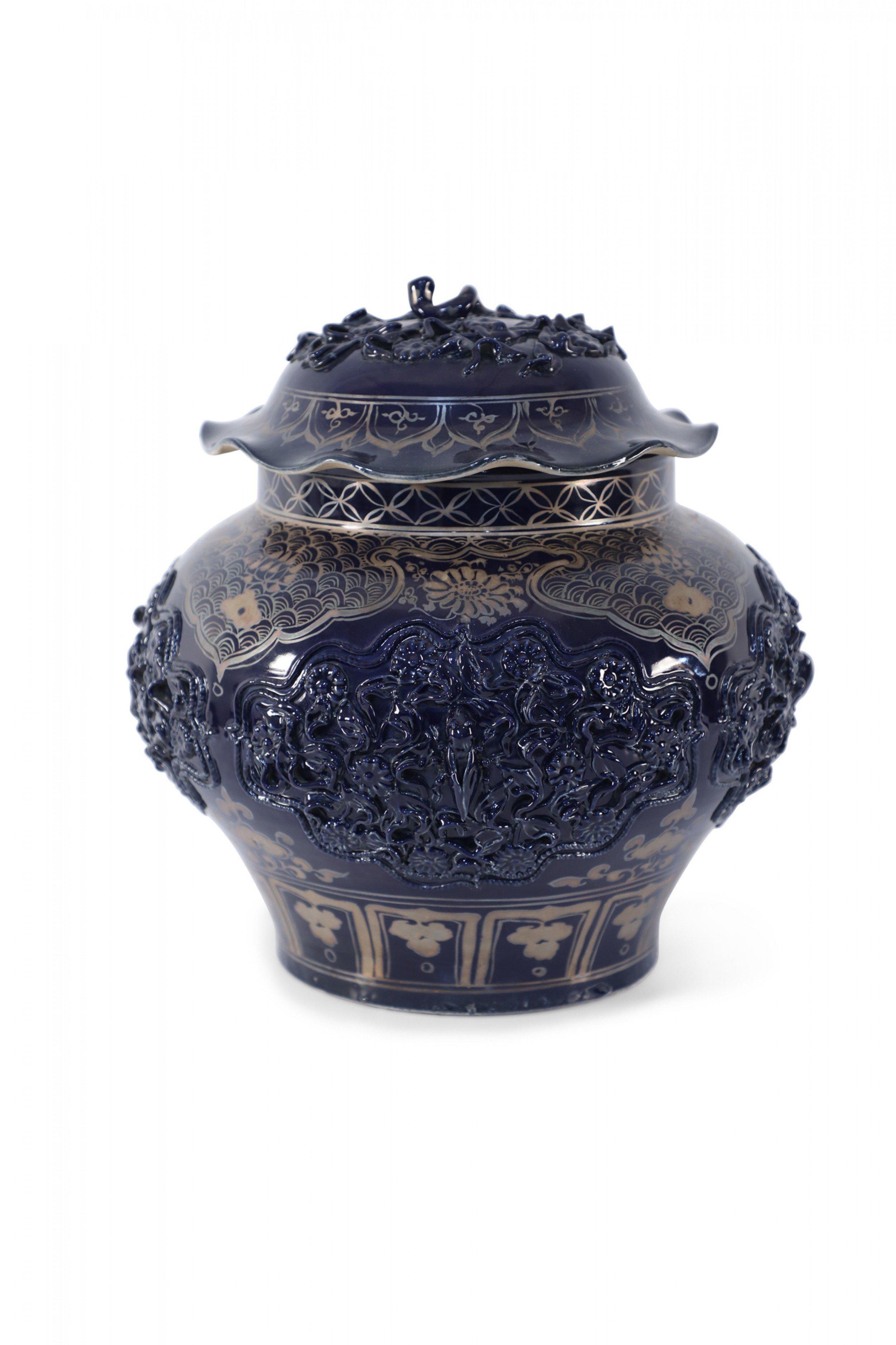 Chinese Export Chinese Blue and Gold Painted Lidded Porcelain Pot For Sale