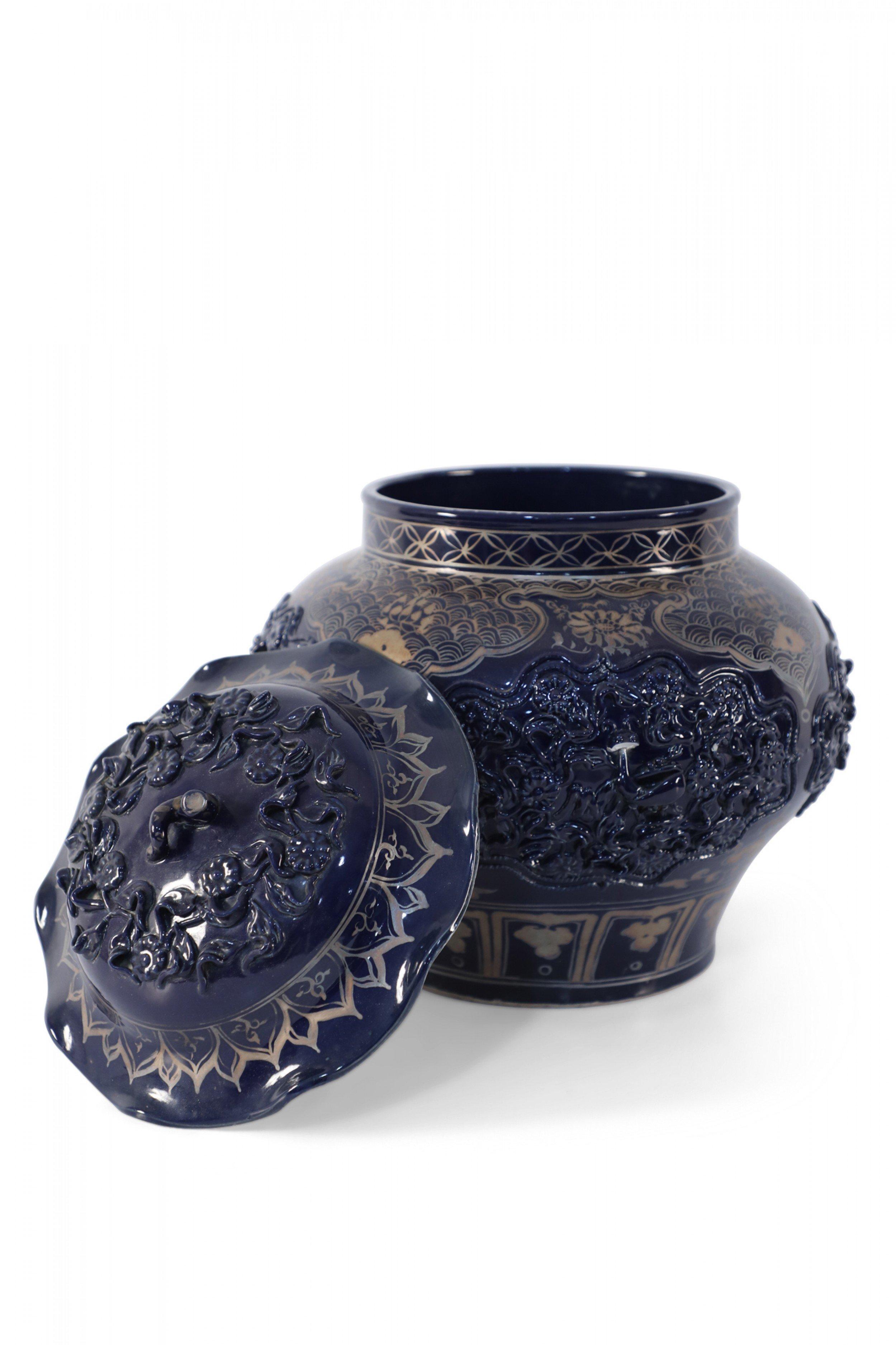 Chinese Blue and Gold Painted Lidded Porcelain Pot In Good Condition For Sale In Queens, NY