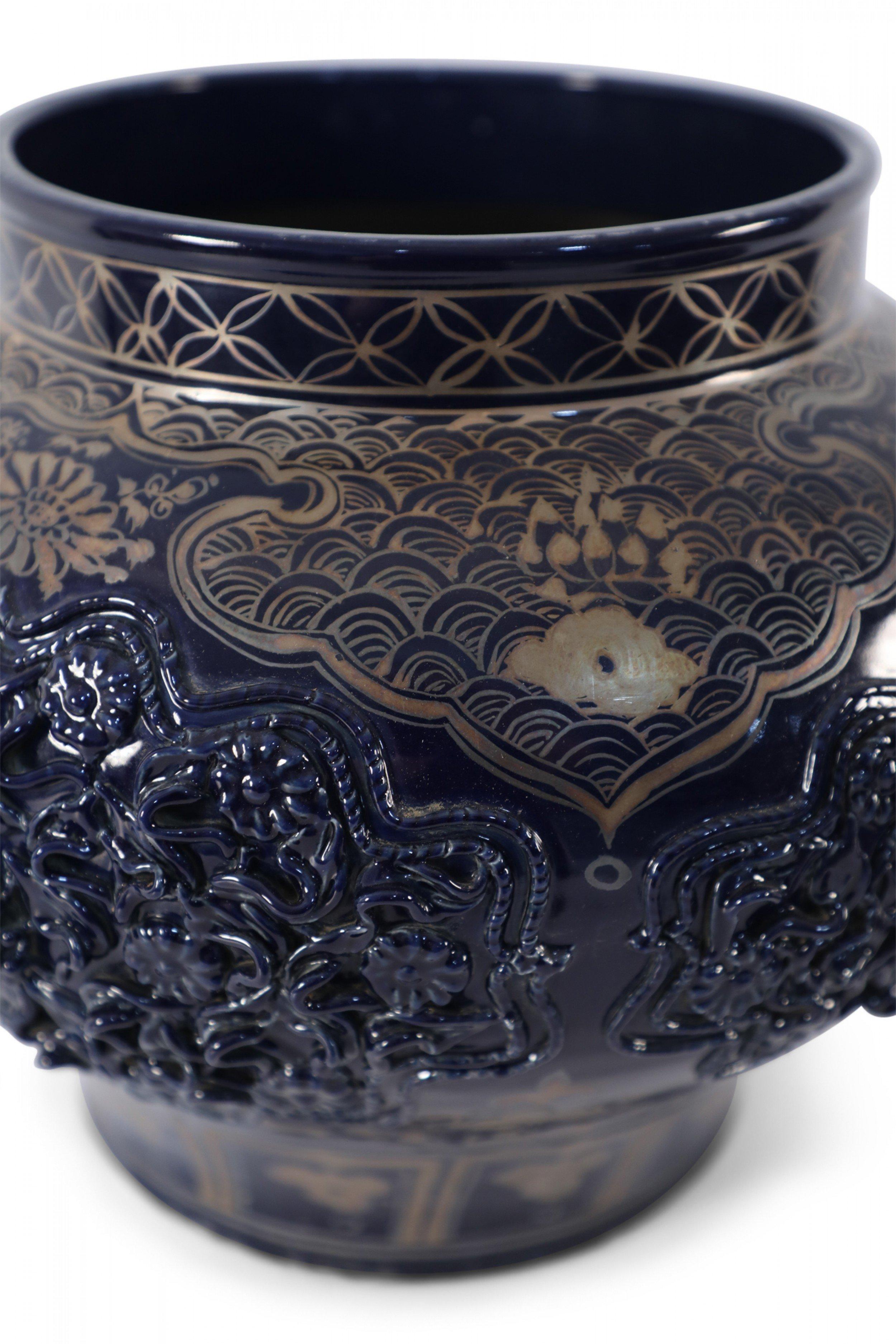 Chinese Blue and Gold Painted Lidded Porcelain Pot For Sale 1