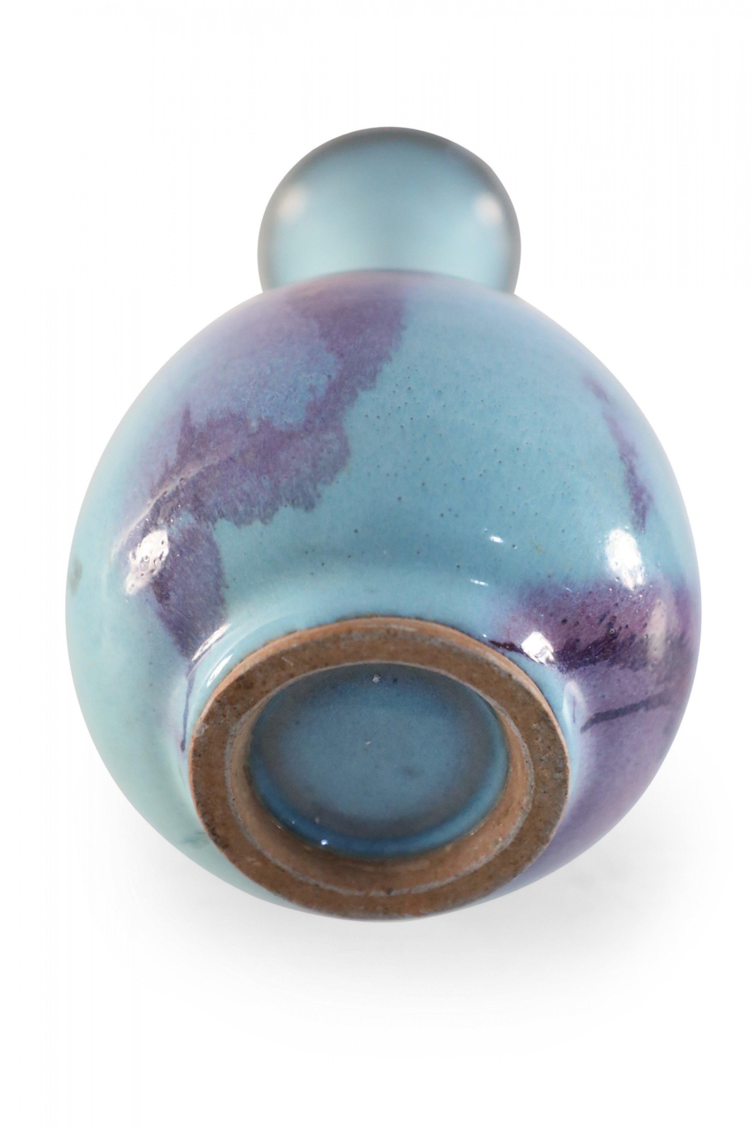 Vaso di porcellana cinese con smaltatura blu e viola in vendita 1
