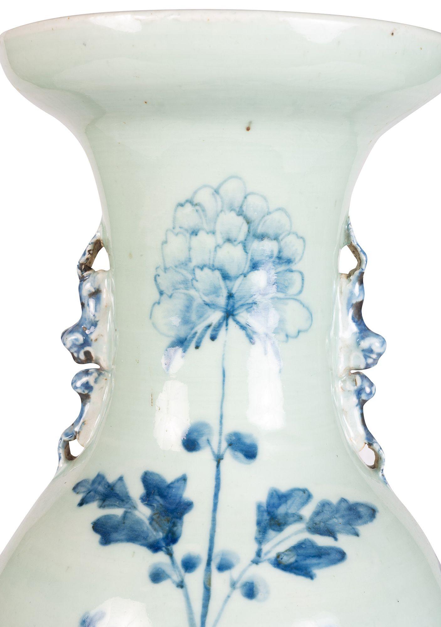 XIXe siècle Vase / lampe chinoise bleu et blanc du 19e siècle en vente