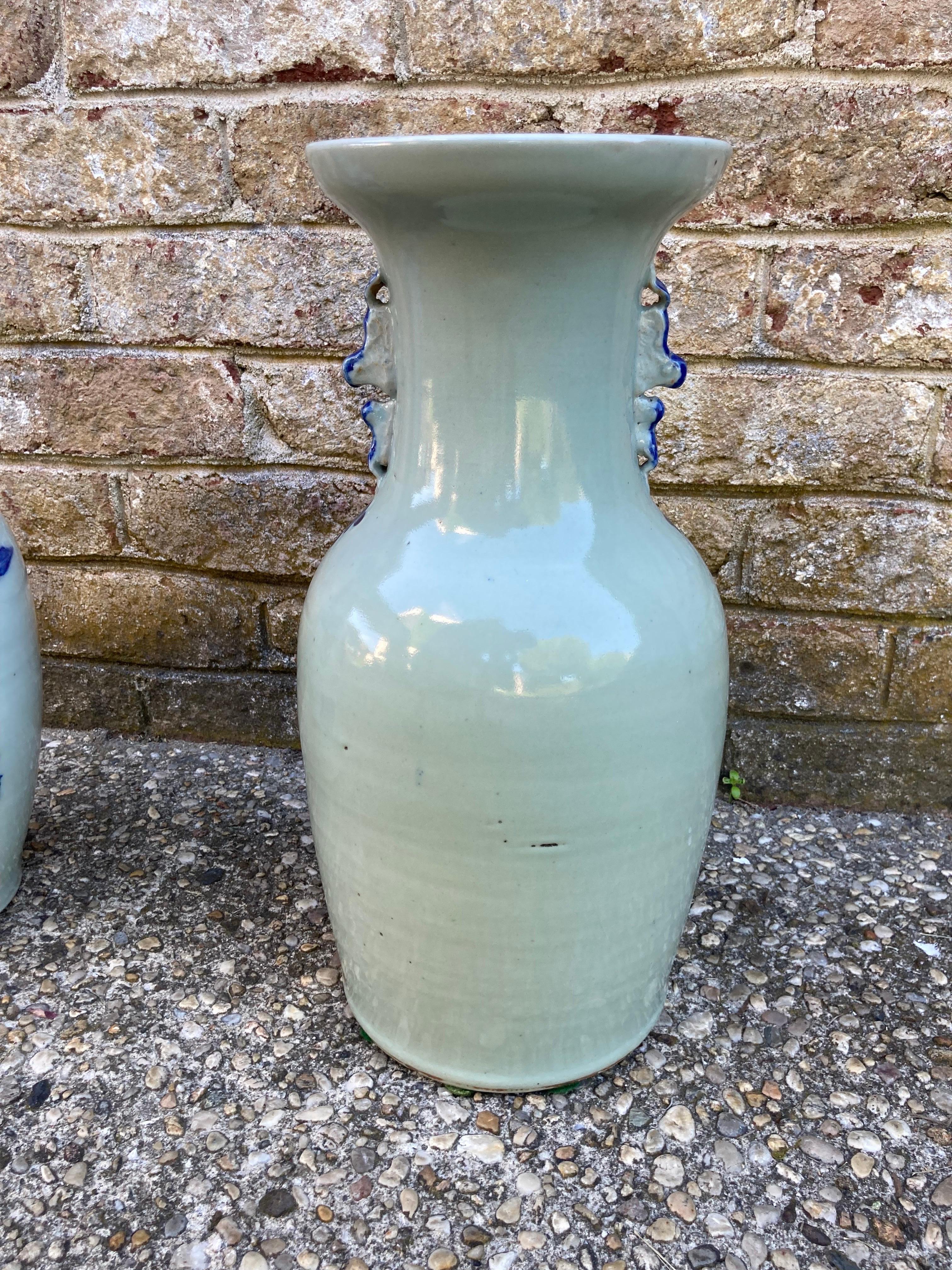 Very nice antique Chinese blue and white vase.