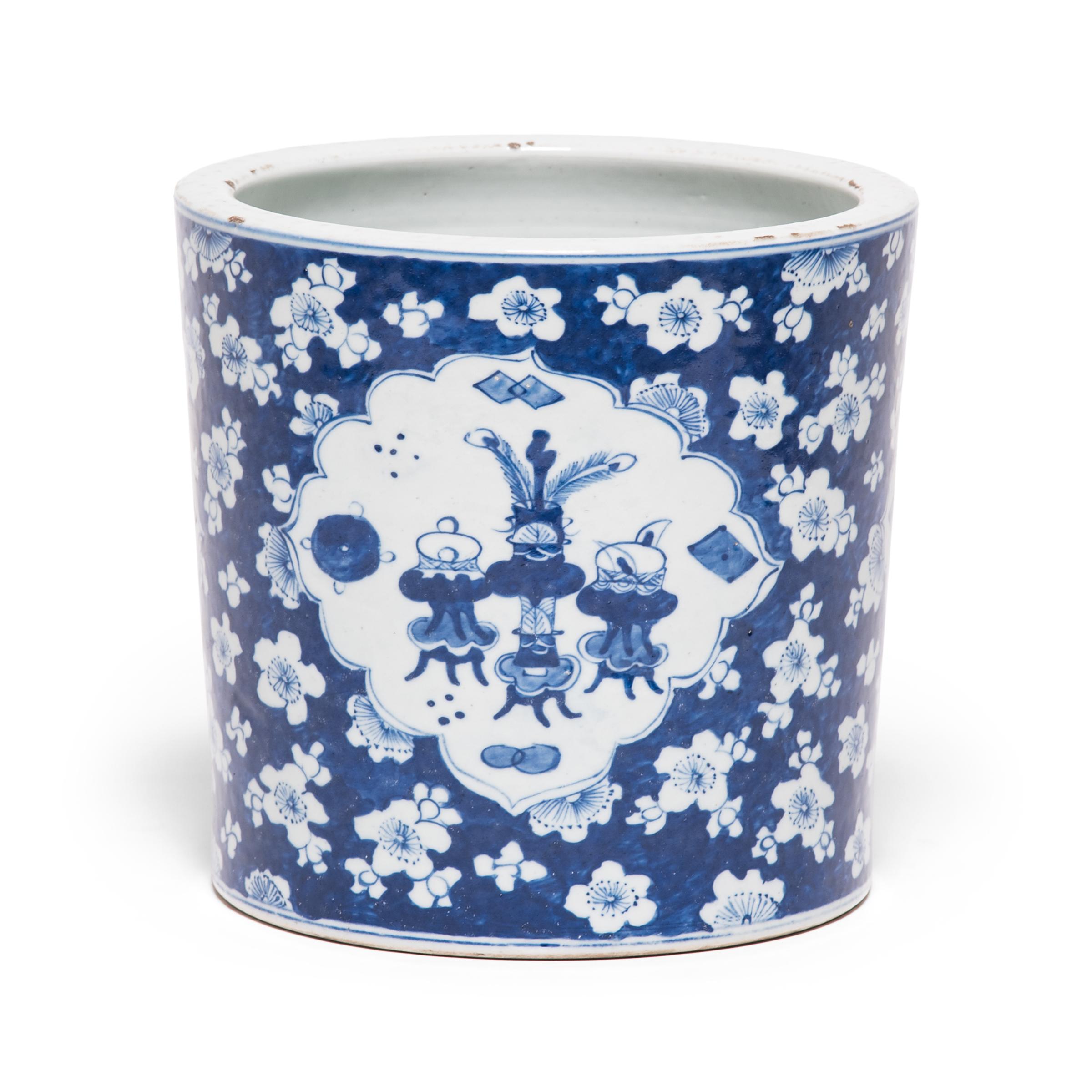Emulating the look of Classic blue-and-white Chinese porcelain, this contemporary porcelain brush pot would have been right at home on a scholar’s desk. Beautifully decorated with an all-over floral pattern, the pot features cartouches filled with
