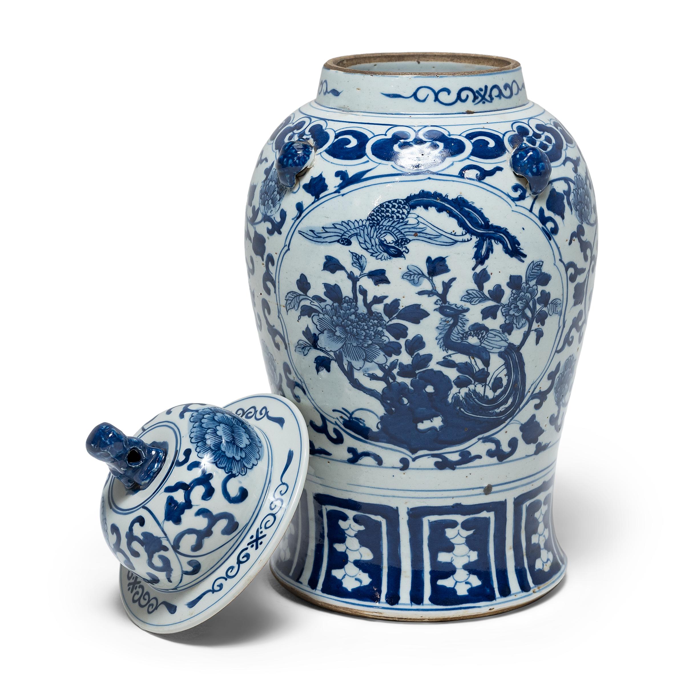 Porcelain Chinese Blue and White Baluster Jar For Sale