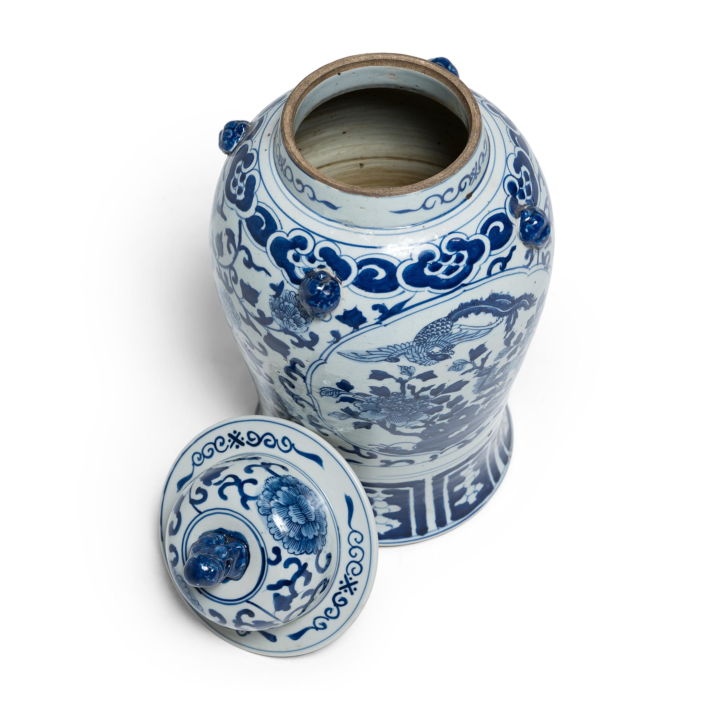 Chinese Blue and White Baluster Jar For Sale 1
