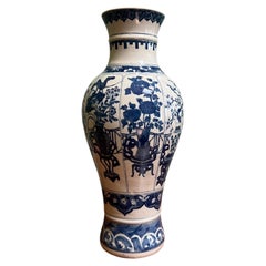 Chinesische blau-weiße Balustervase, Qing-Dynastie, 19. Jahrhundert