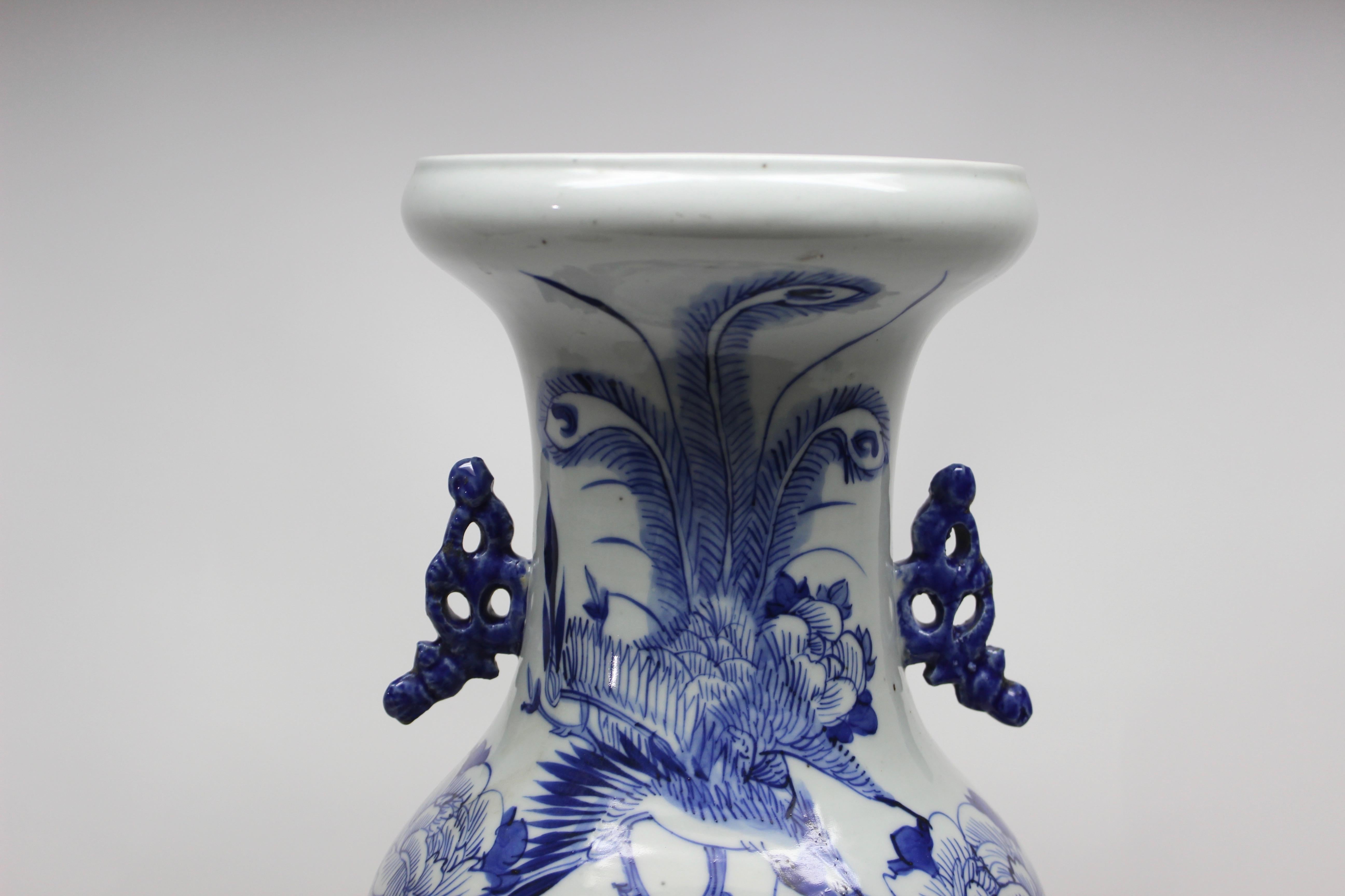 Vase chinois en céramique bleu et blanc.