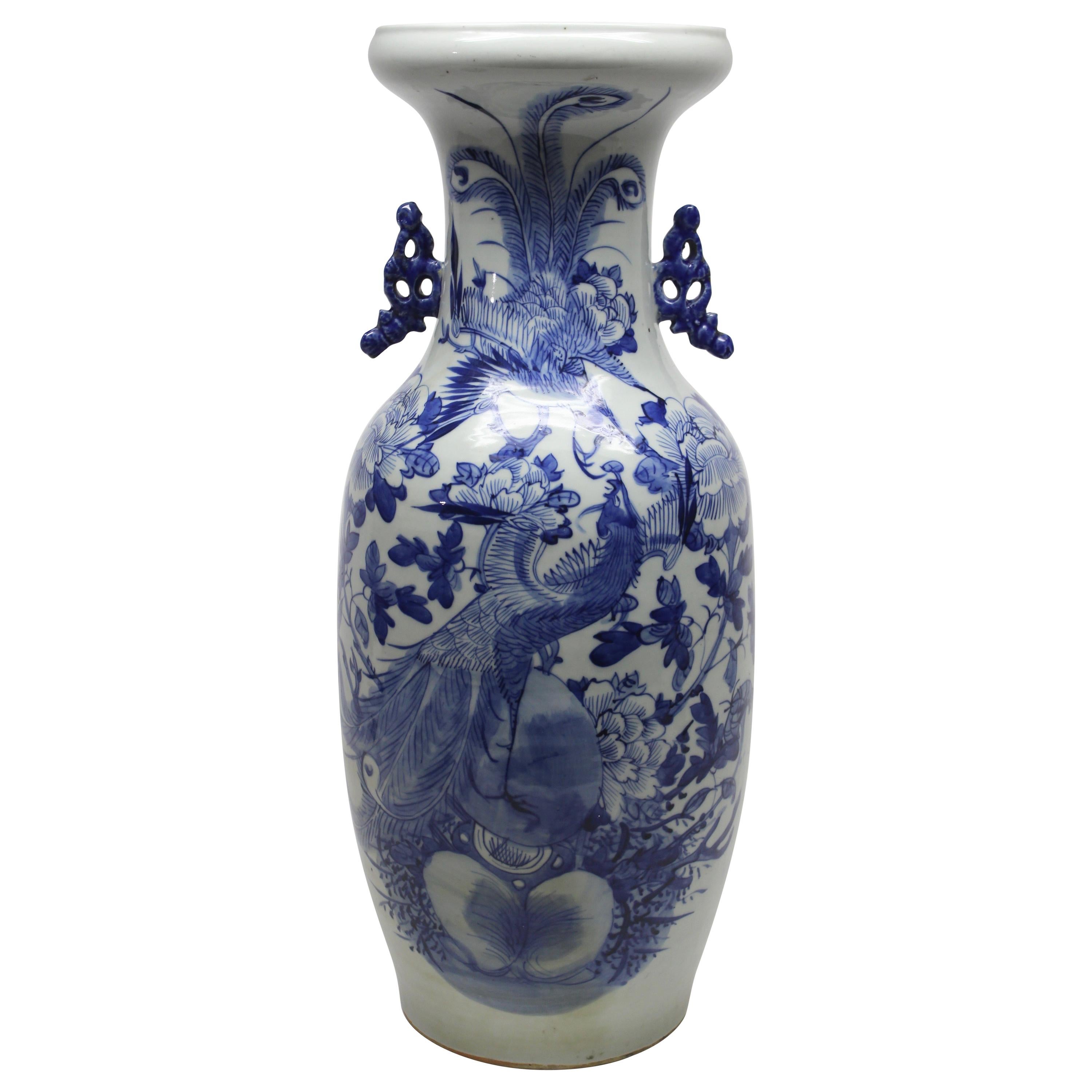 Vase chinois en céramique bleue et blanche en vente