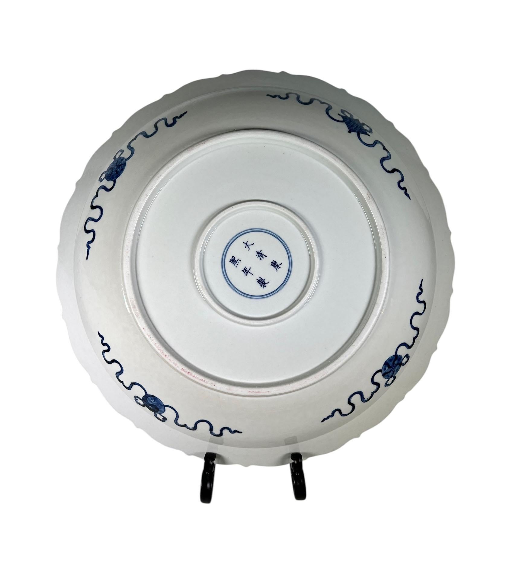 Chargeurs chinois bleu et blanc à bord festonné en vente 4