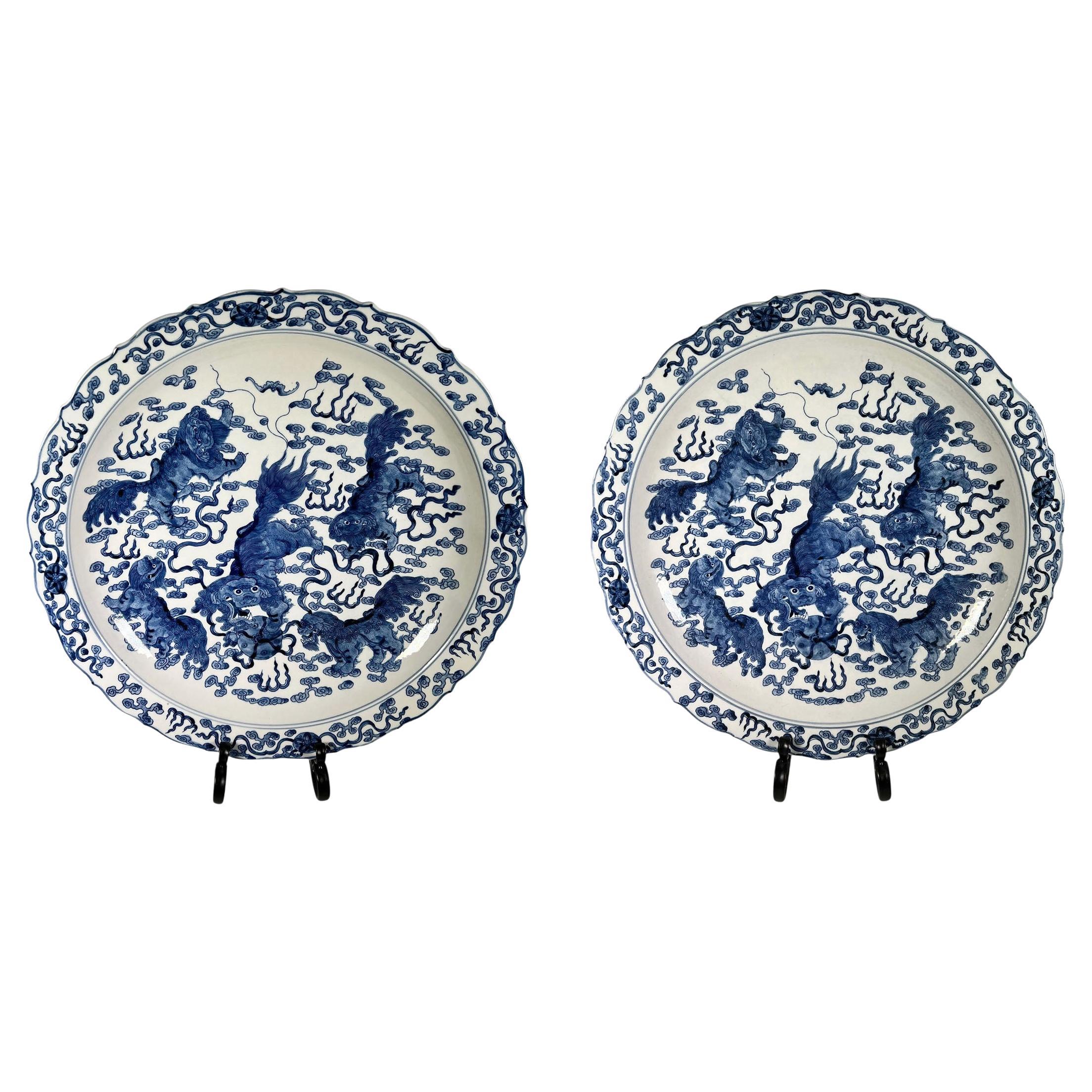 Caricabatterie cinese blu e bianco con bordo smerlato