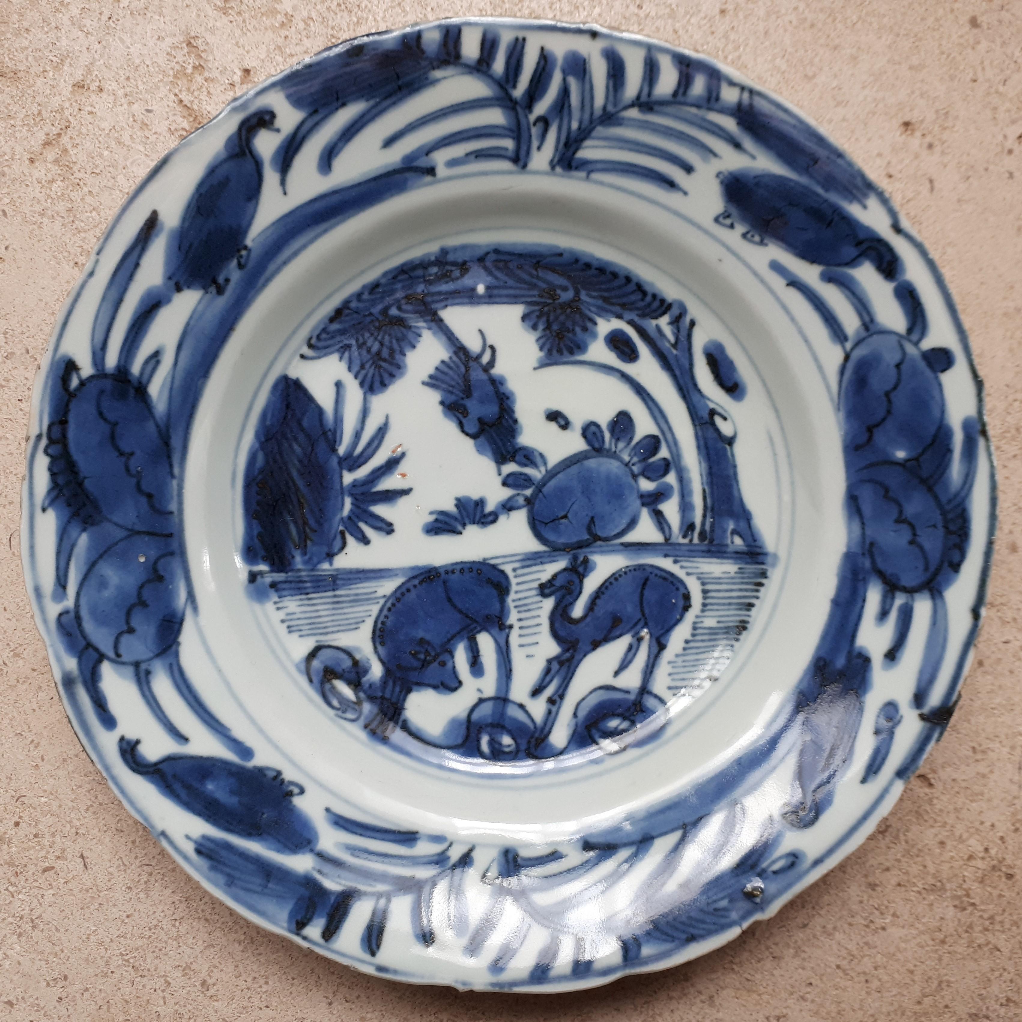 Slightly lobed dish with flared rim with blue decoration under cover of two deers. Tiny chips on the border (usual for porcelain from this period), otherwise perfect condition !
China, mid-16th century.