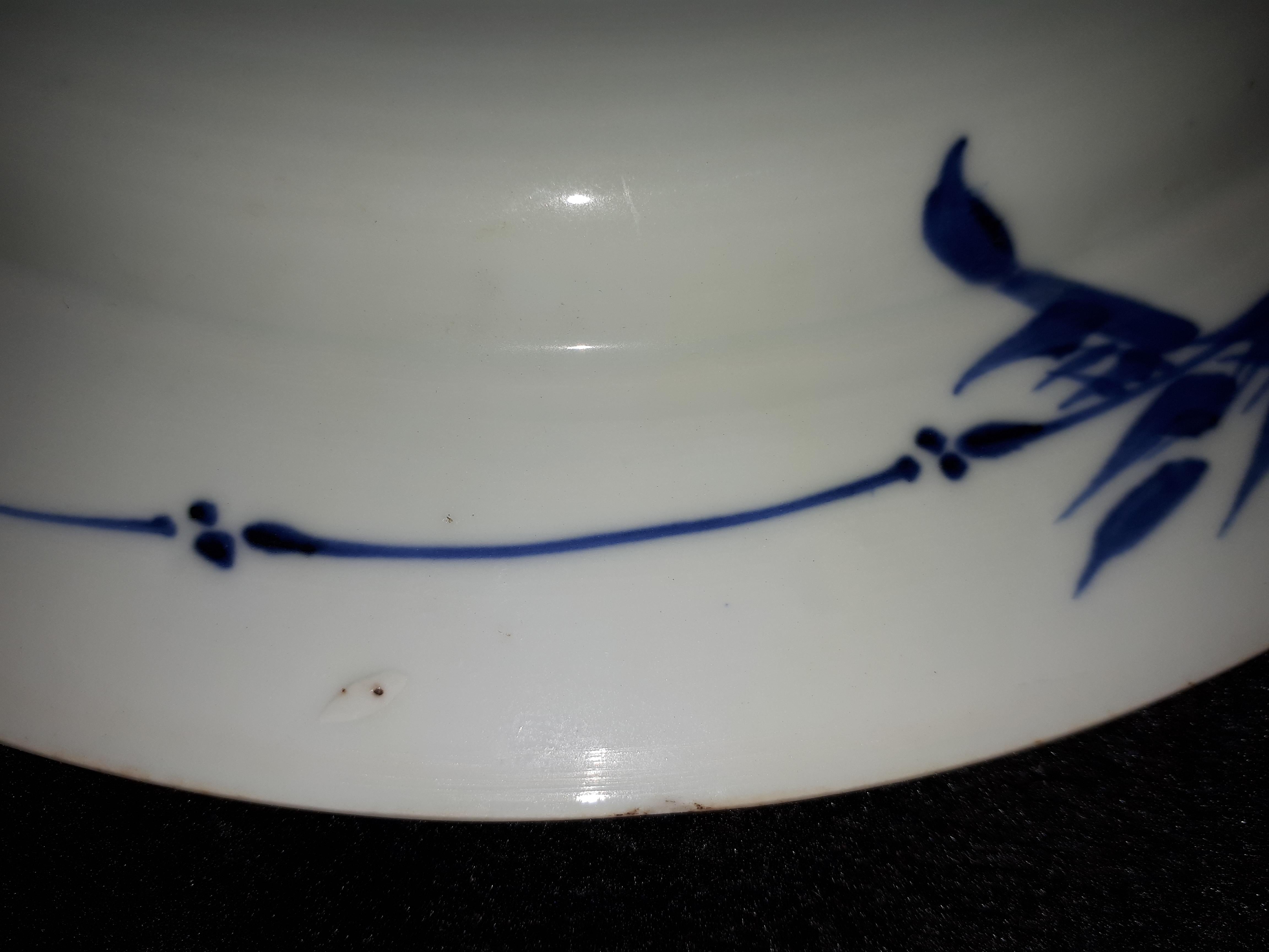 Chinesische blau-weiße Schale, China Kangxi-Periode im Angebot 3
