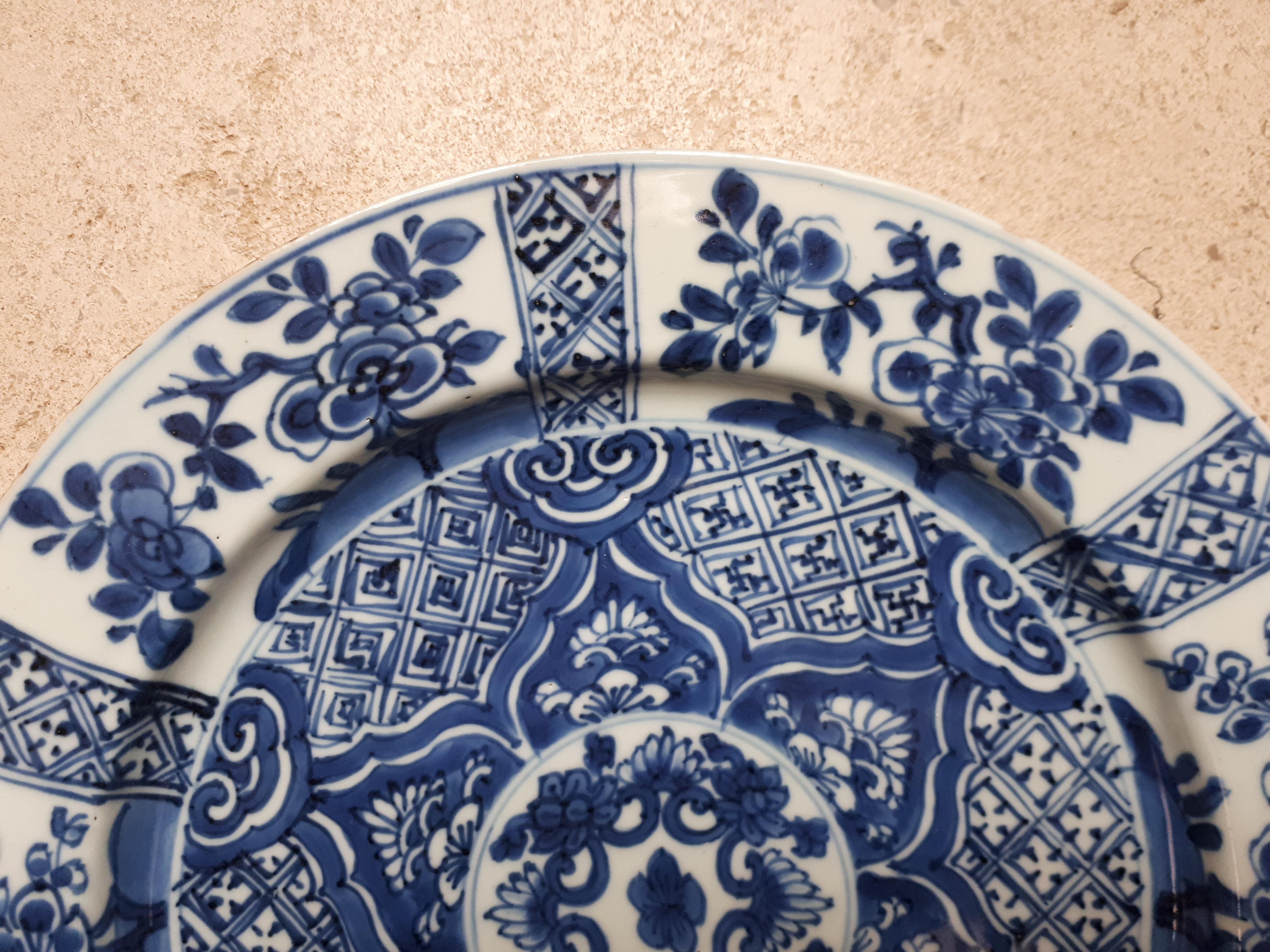 Chinese Blue And White Dish, China Kangxi Period In Good Condition For Sale In Saverne, Grand Est