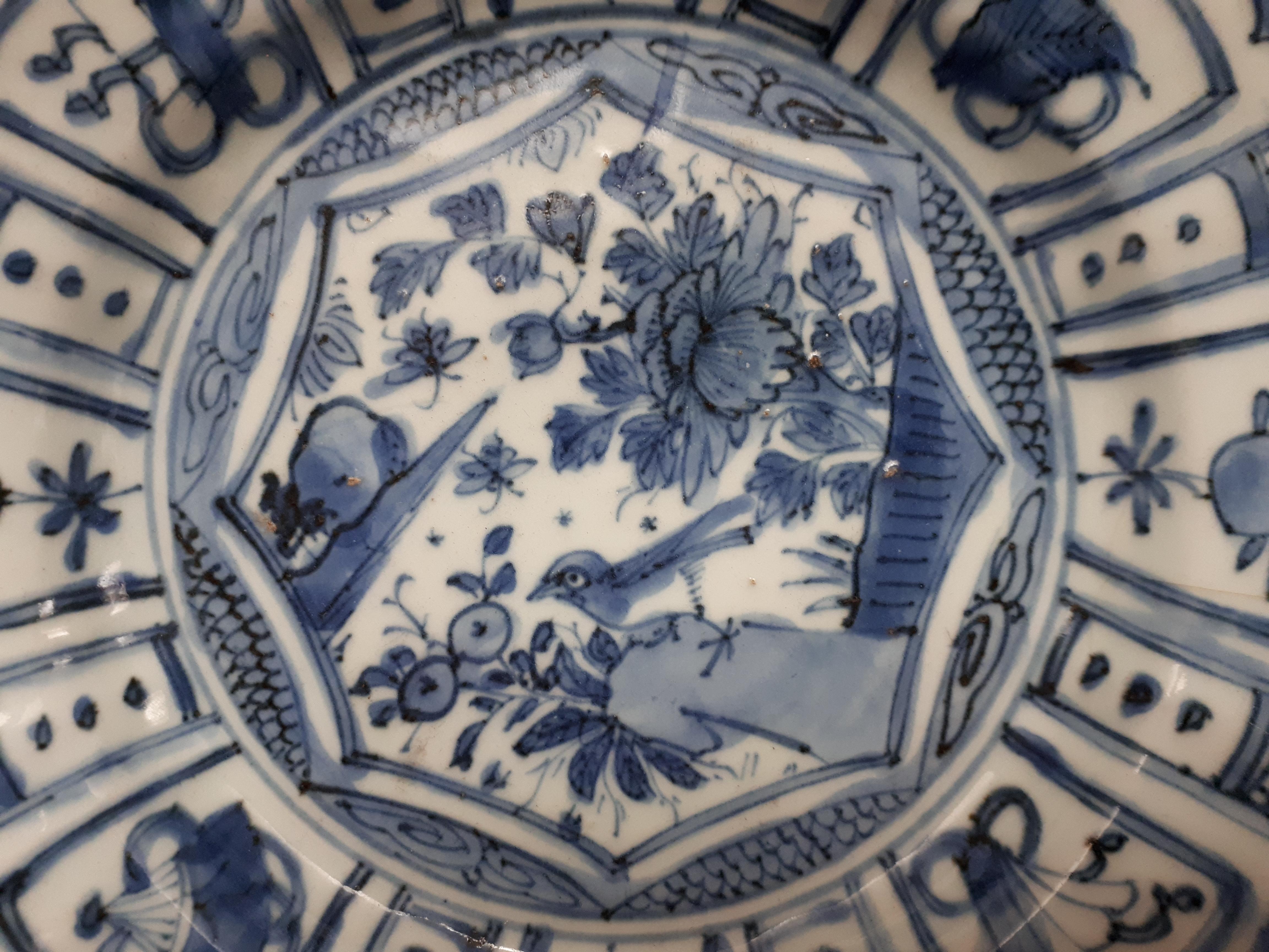 Ming Chinese Blue And White Dish, China Wanli Period For Sale