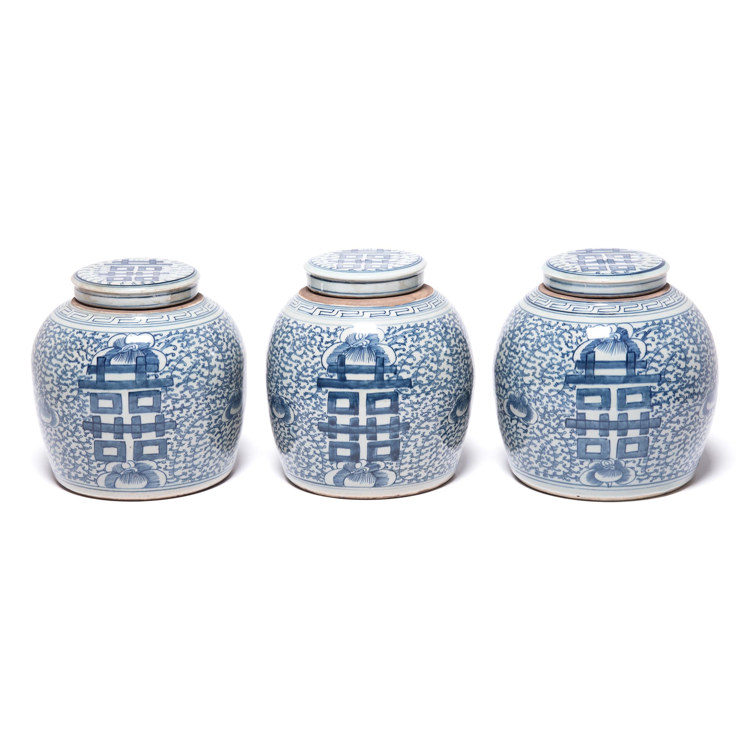 Chinese Blue and White Double Happiness Jar, circa 1900 In Good Condition In Chicago, IL