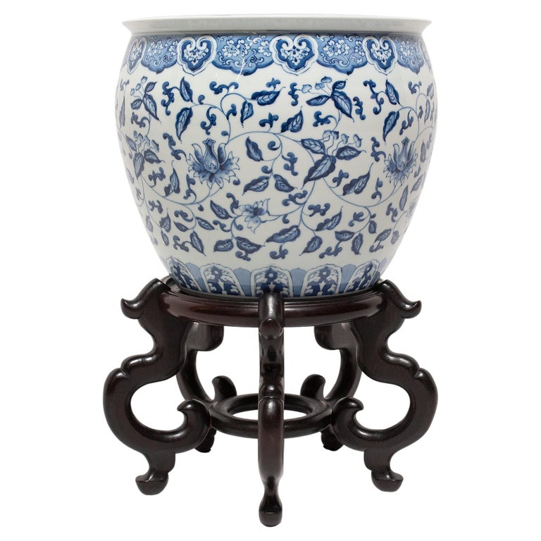Chinese Blue and White Floral Fish Bowl on Stand For Sale at 1stDibs