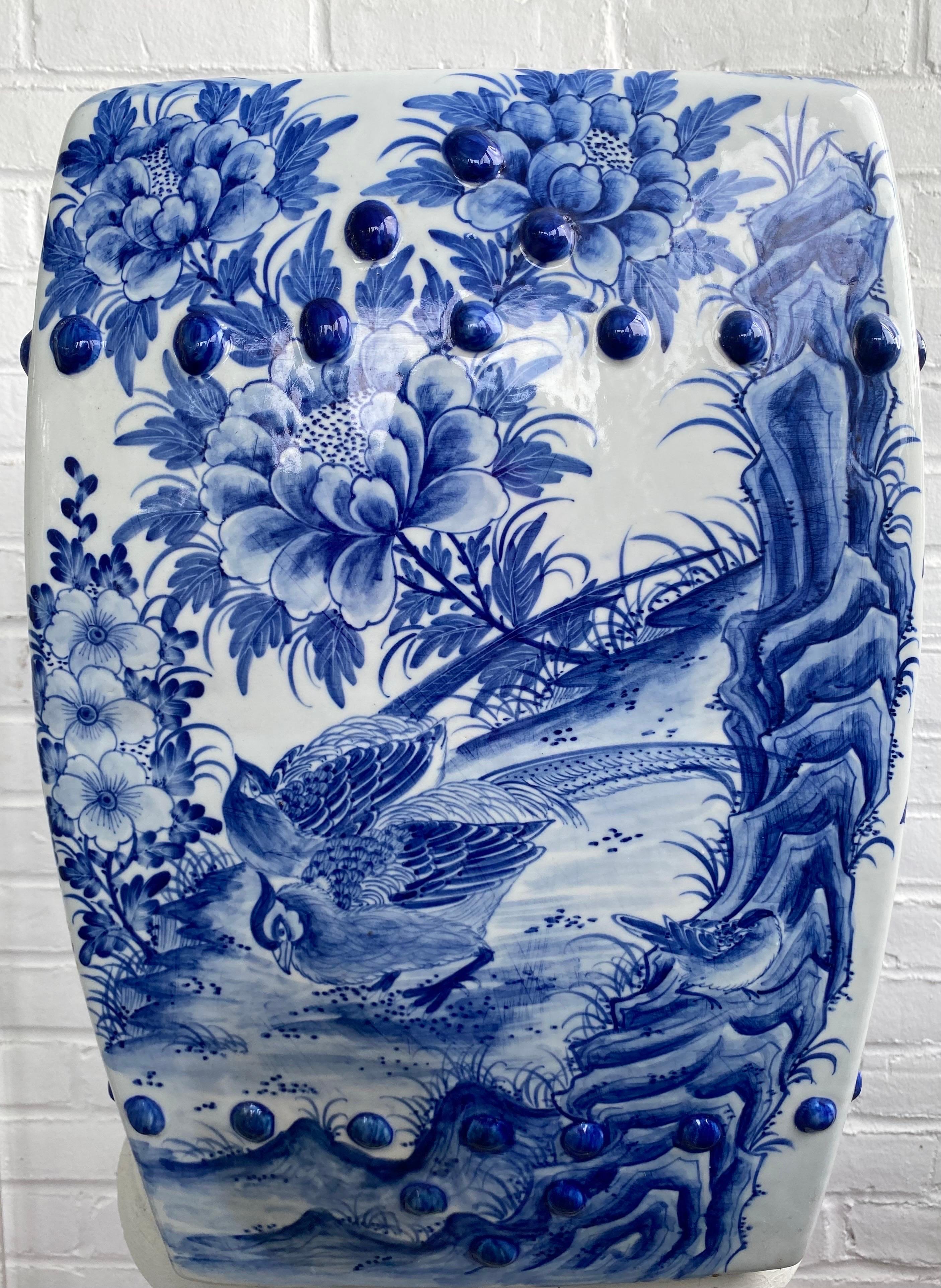 Chinesischer blau-weißer Gartenhocker/Sitz (Keramik) im Angebot