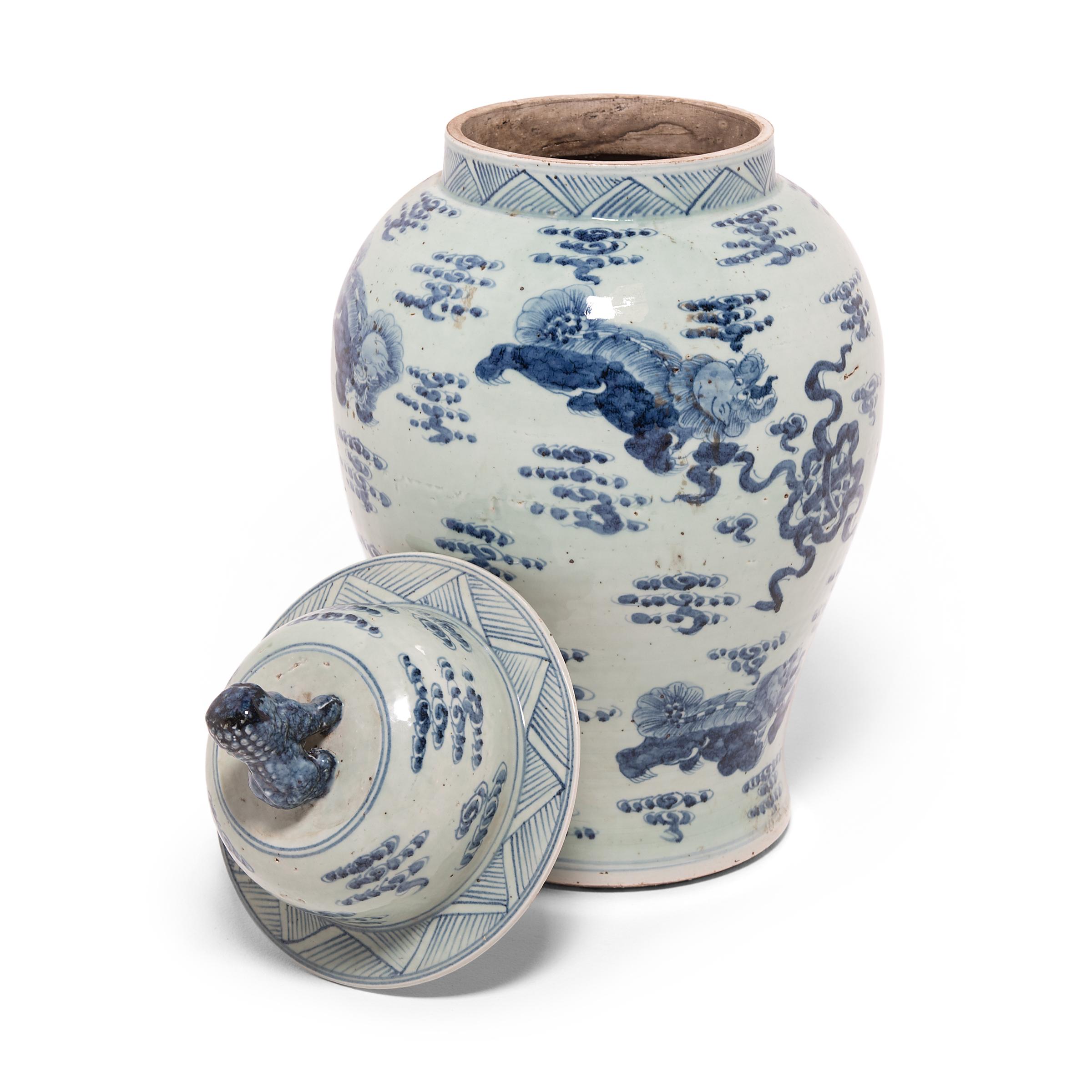 Large Chinese Blue and White Baluster Jar with Shizi In Good Condition For Sale In Chicago, IL