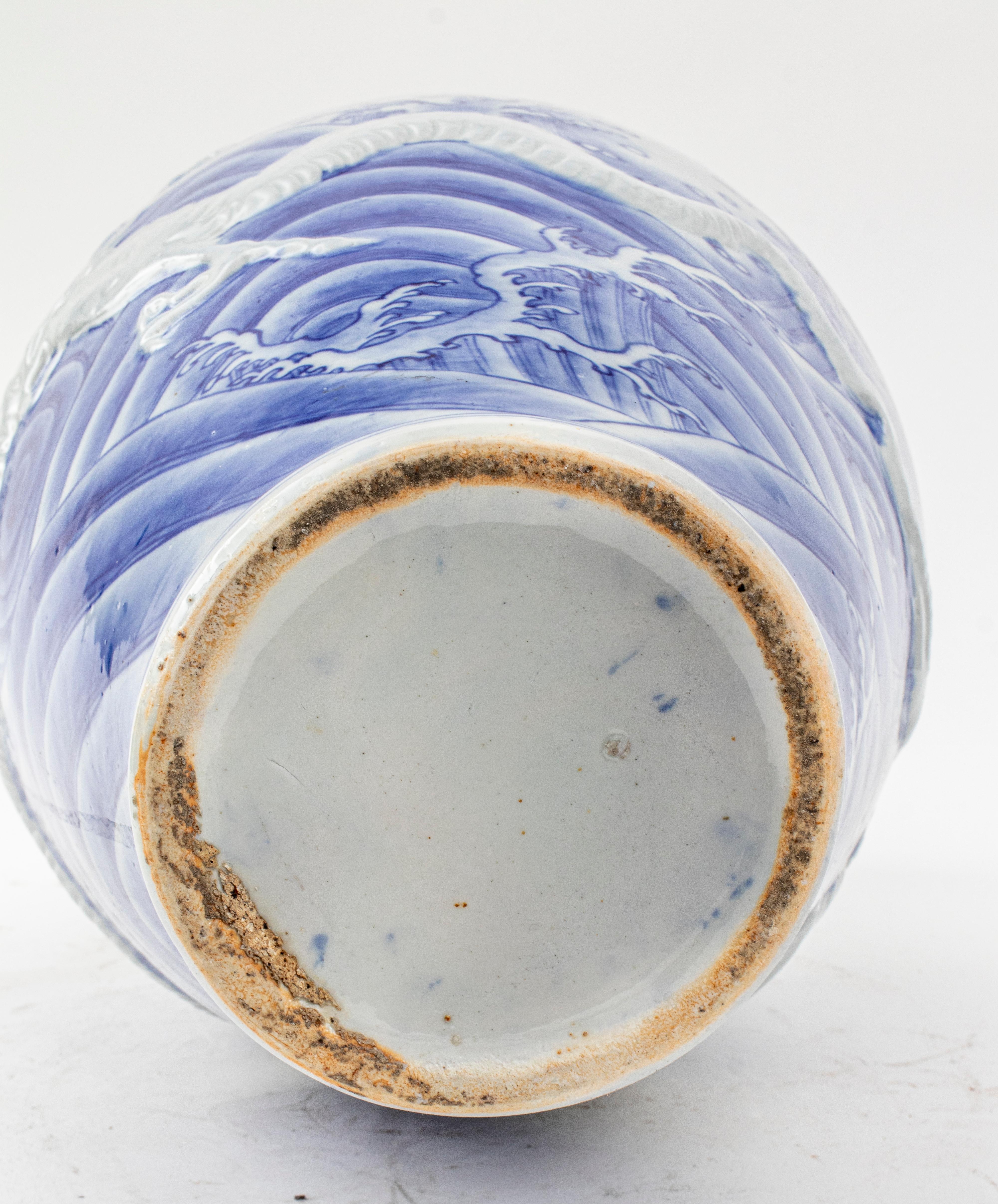 Chinoiseries Vase chinois en porcelaine Haitangzu bleu et blanc en vente