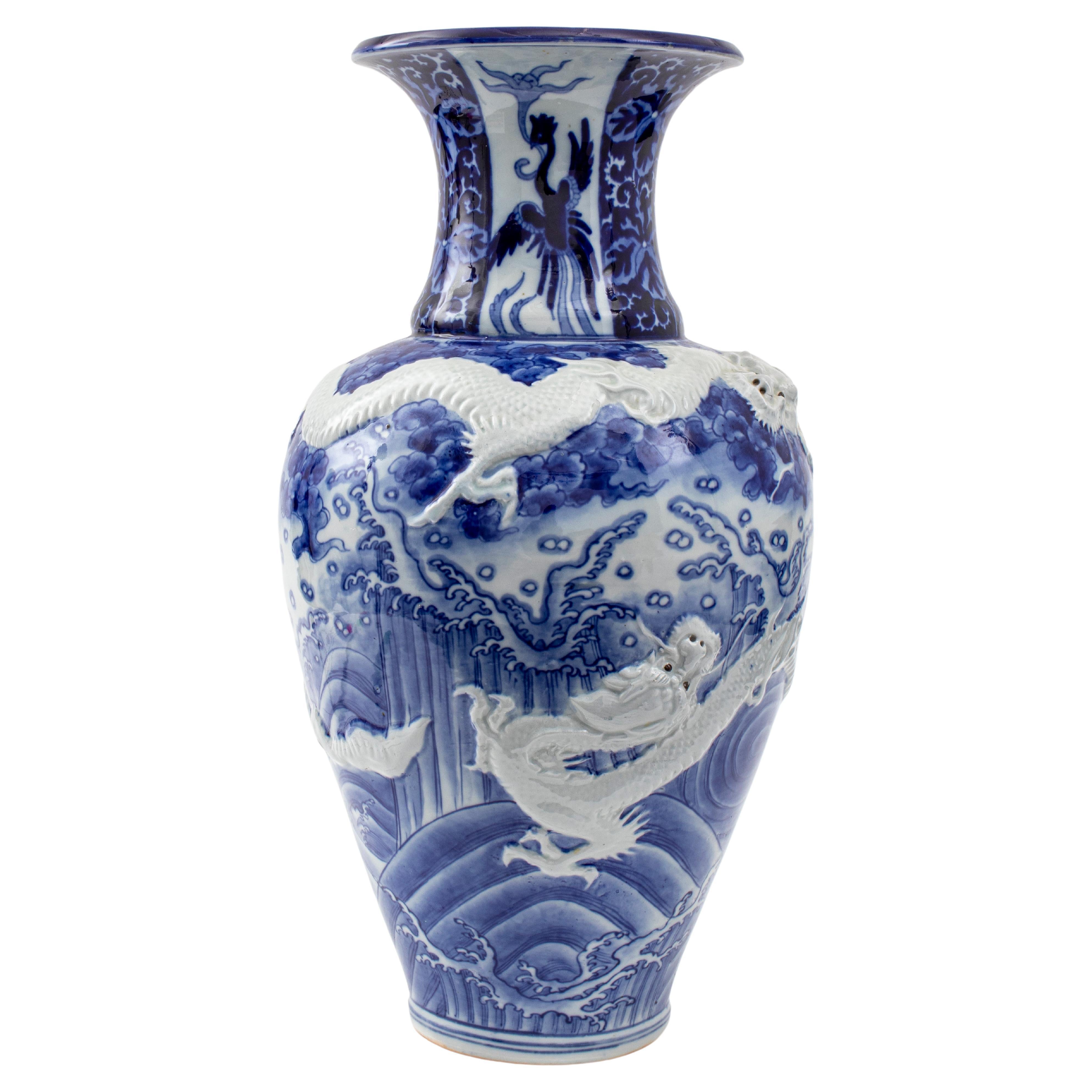 Chinesische Vase aus blauem und weißem Haitangzu-Porzellan