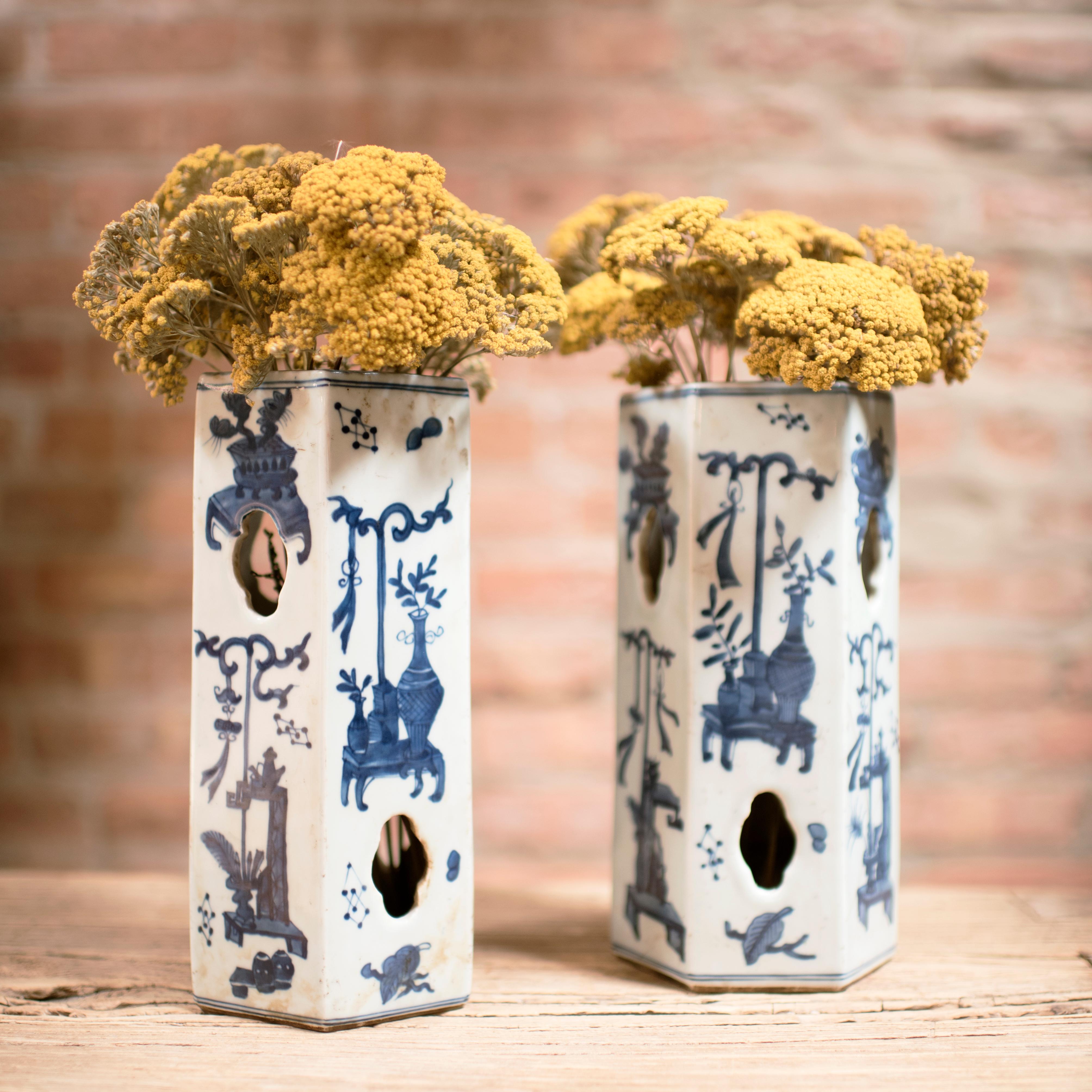 Accented with quatrefoil cutouts to provide airflow, this 19th century porcelain hat stand was once used by a Qing-dynasty gentleman to display his cap while it wasn't being worn. The six-sided hat stand is painted with fanciful arrangements of