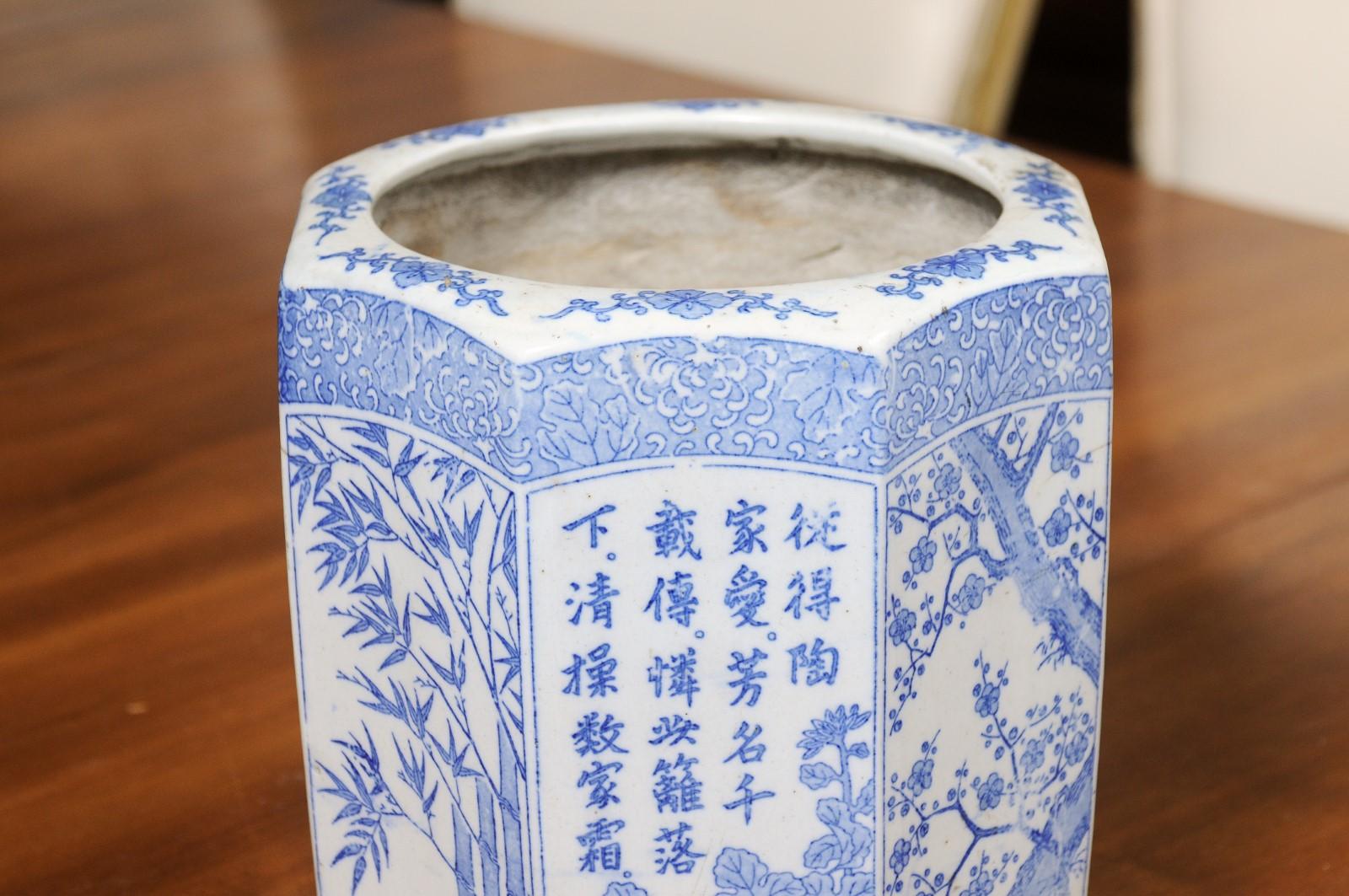 Chinese Blue and White Hexagonal Porcelain Vase with Hand-Painted Foliage Décor In Good Condition For Sale In Atlanta, GA
