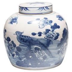 Pot chinois bleu et blanc avec oiseaux et fleurs