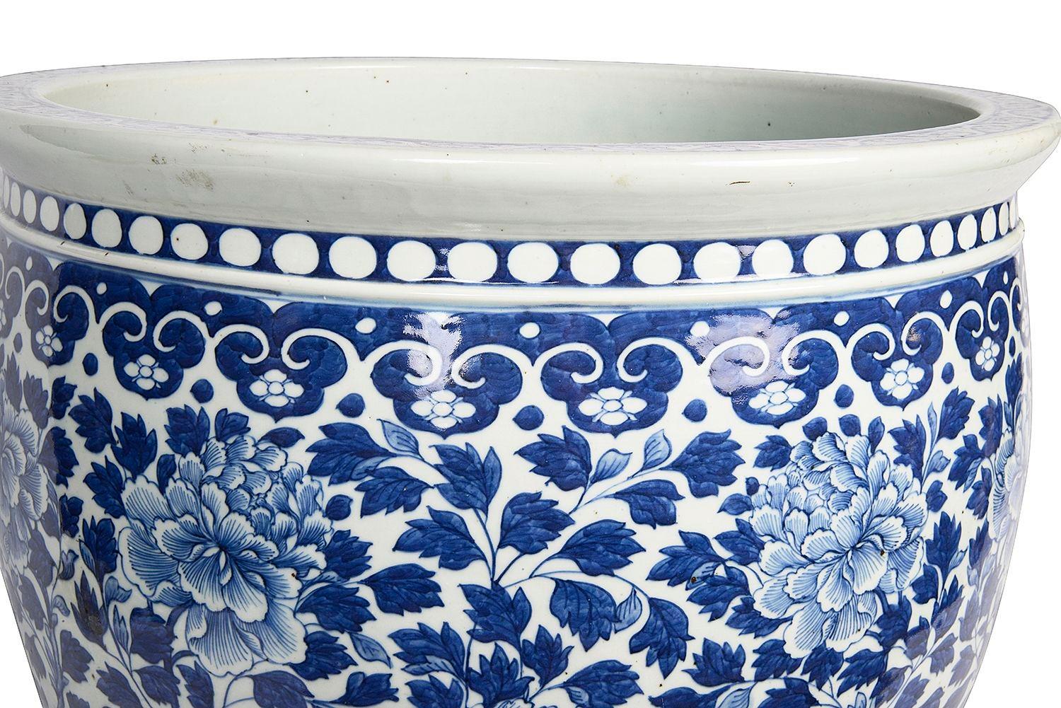 Porcelain Chinese blue and white jardiniere, 19th Century For Sale
