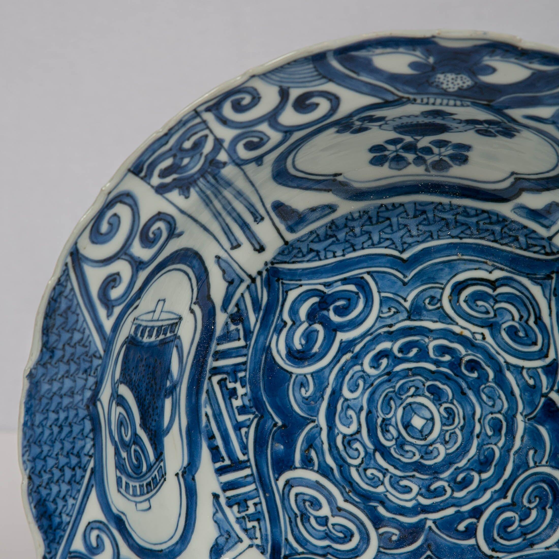 Chinese Blue and White Klapmuts Bowl Made in Reign of Chongzhen Emperor In Excellent Condition In Katonah, NY