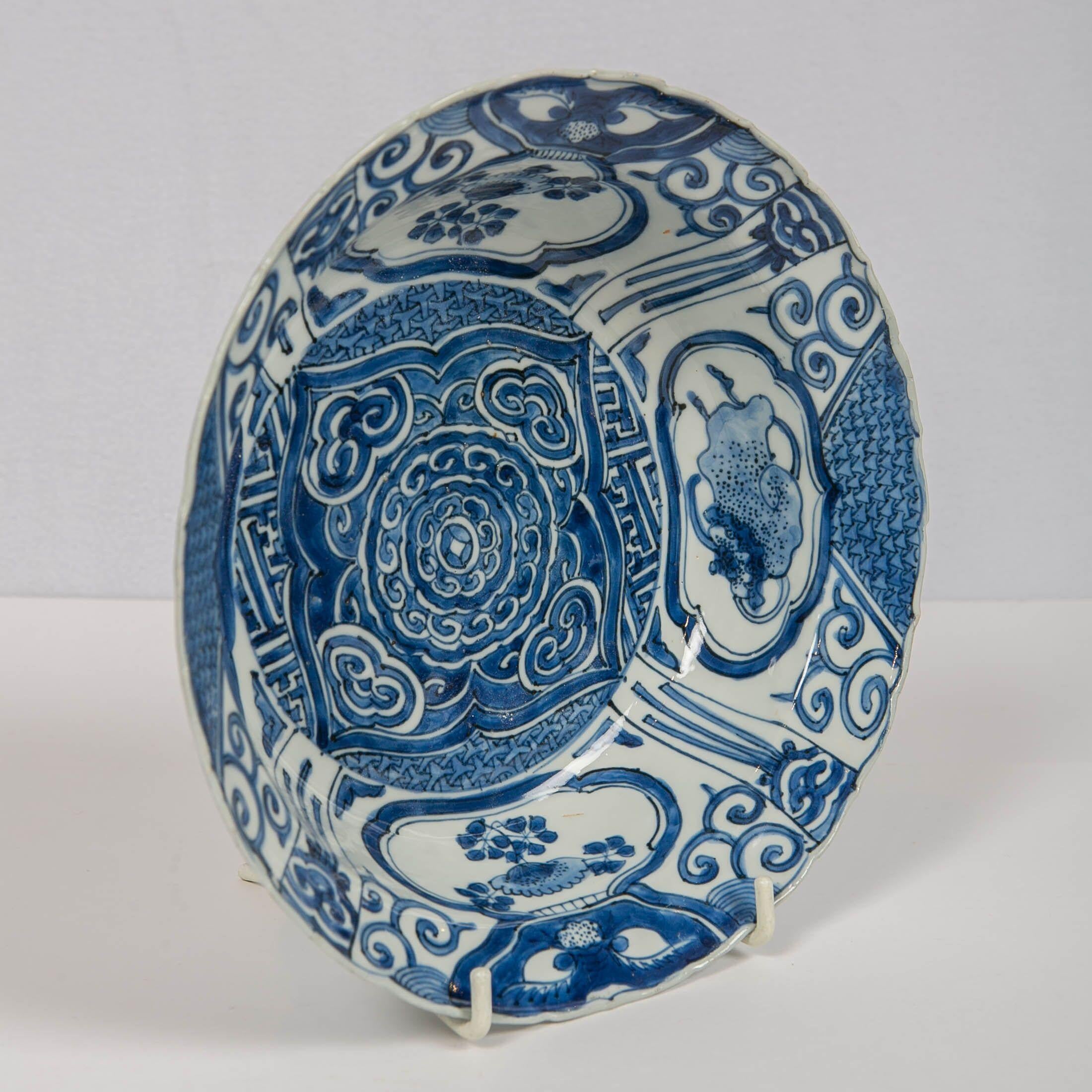 Mid-17th Century Chinese Blue and White Klapmuts Bowl Made in Reign of Chongzhen Emperor