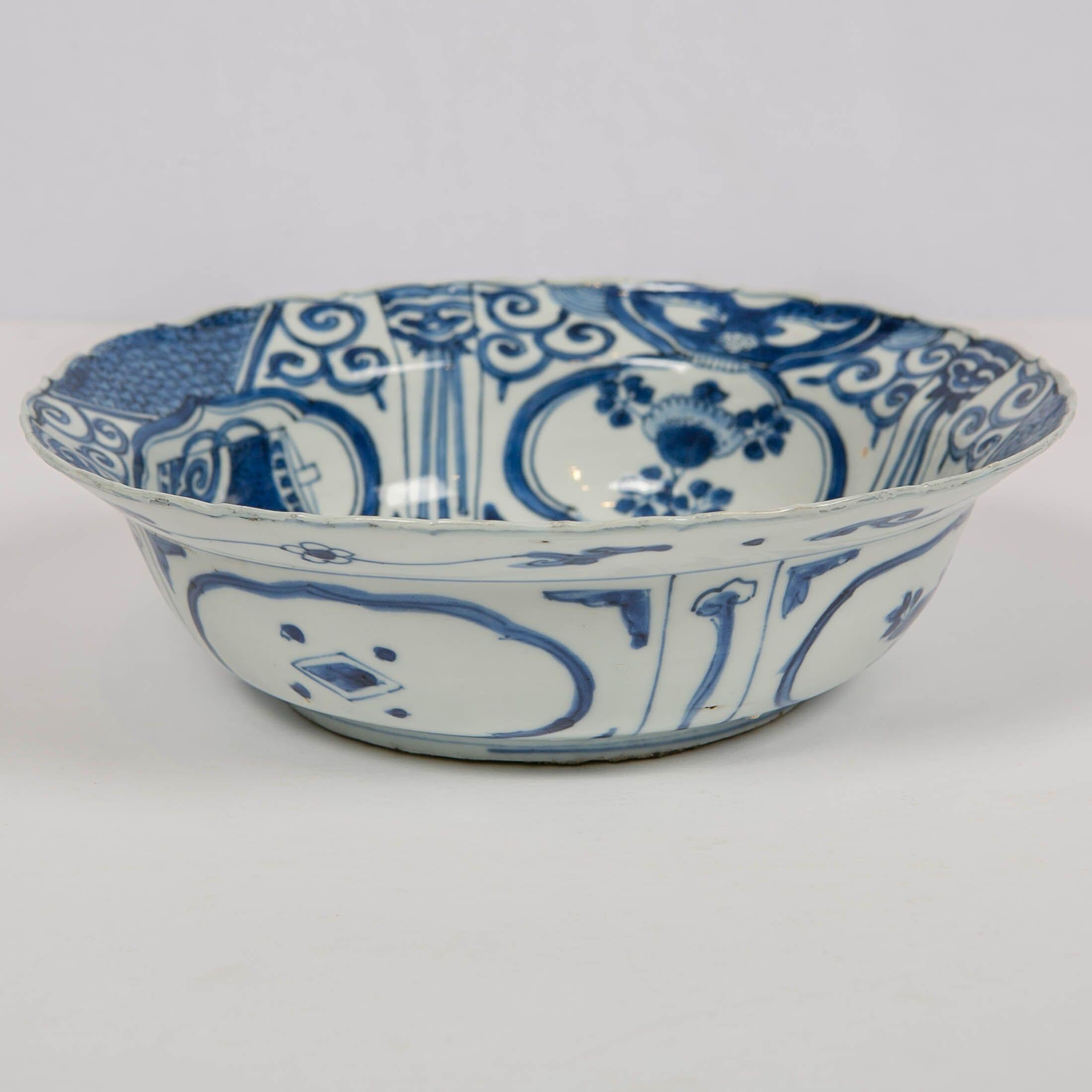 Porcelain Chinese Blue and White Klapmuts Bowl Made in Reign of Chongzhen Emperor