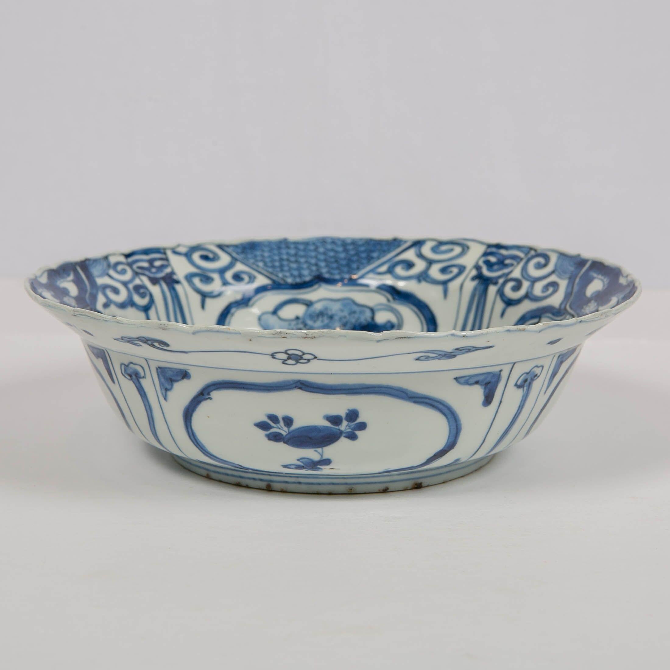 Chinese Blue and White Klapmuts Bowl Made in Reign of Chongzhen Emperor 1