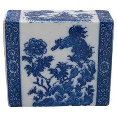 Appui-tête chinois bleu et blanc, lion et pivoine