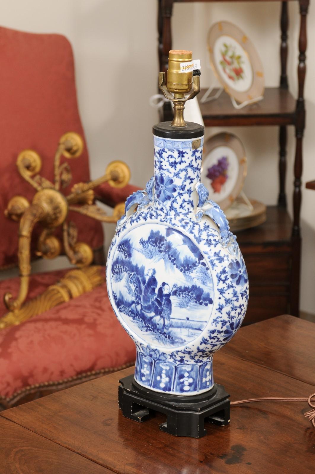 Lampe de table chinoise en forme de flacon de lune bleu et blanc, 20e siècle en vente 8