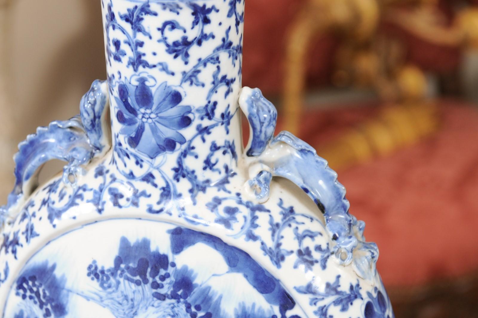 Lampe de table chinoise en forme de flacon de lune bleu et blanc, 20e siècle en vente 9