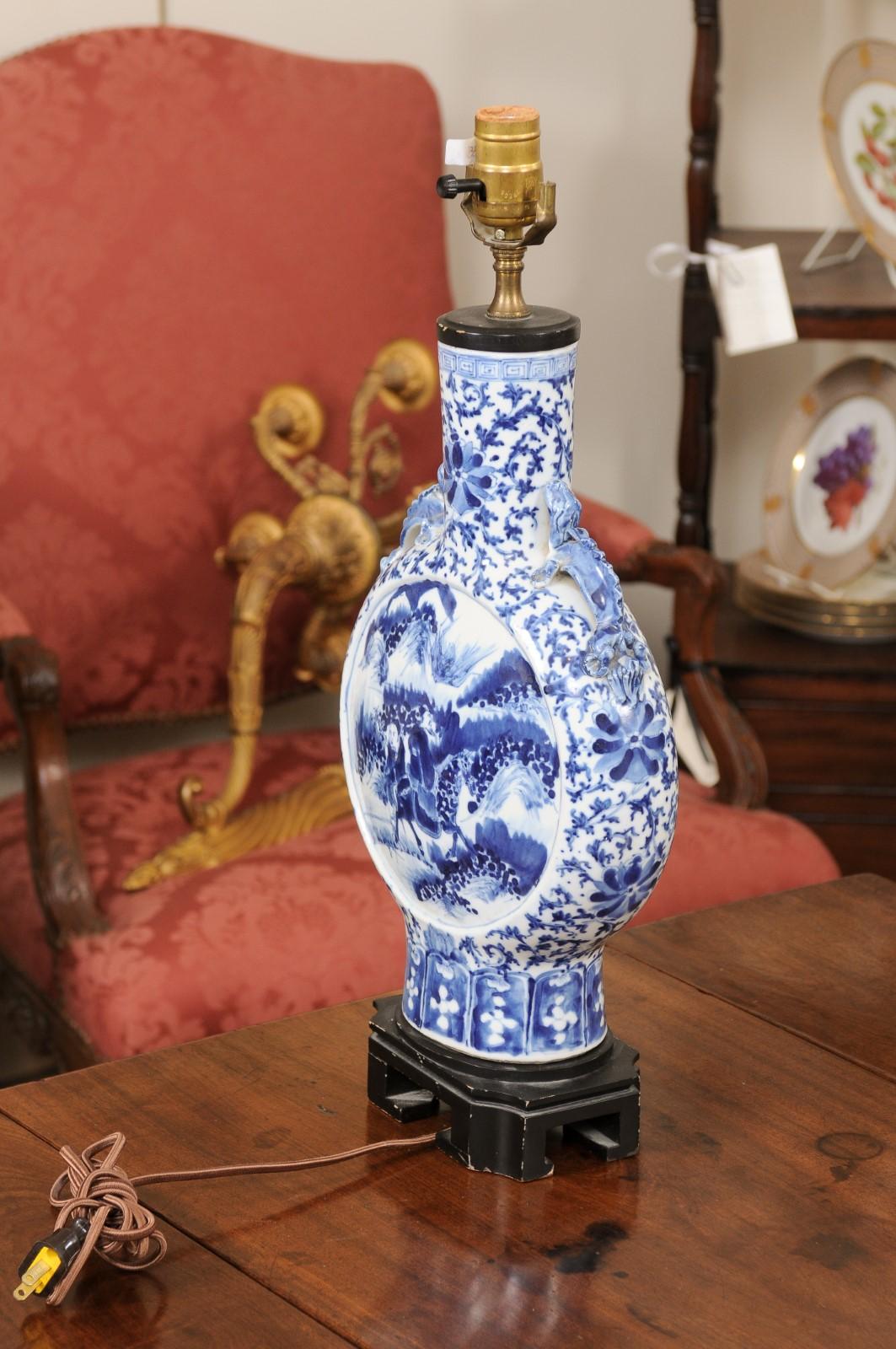Lampe de table chinoise en forme de flacon de lune bleu et blanc, 20e siècle en vente 4