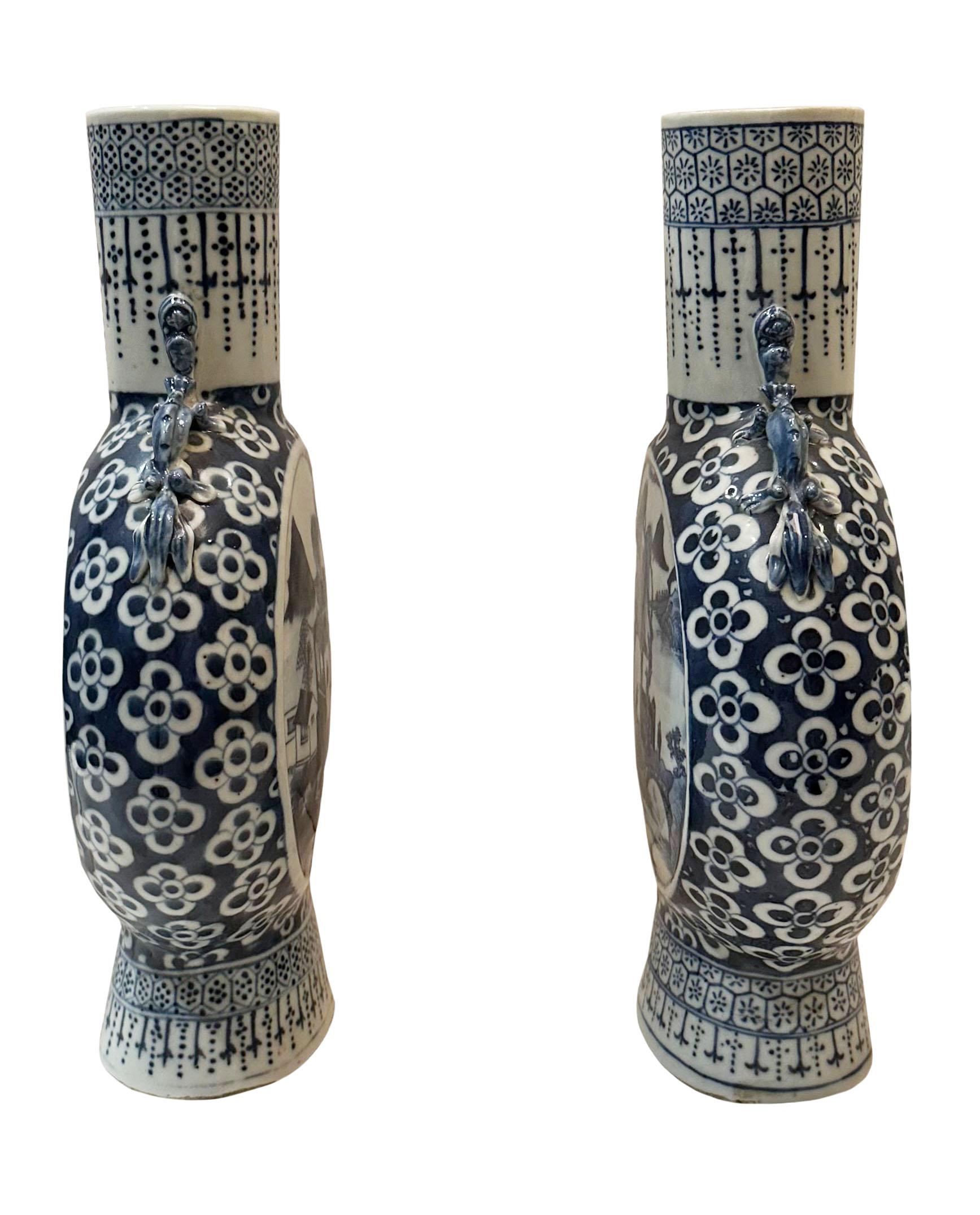 Chinese Blue And White Moon Flask Vases  In Good Condition For Sale In Tampa, FL